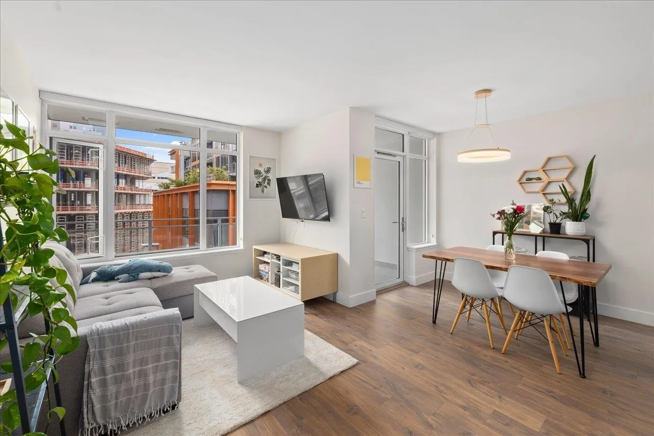 607 258 Nelson's Court