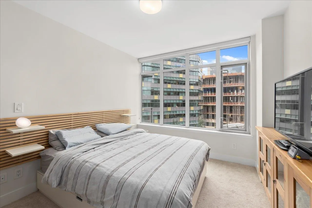 607 258 Nelson's Court