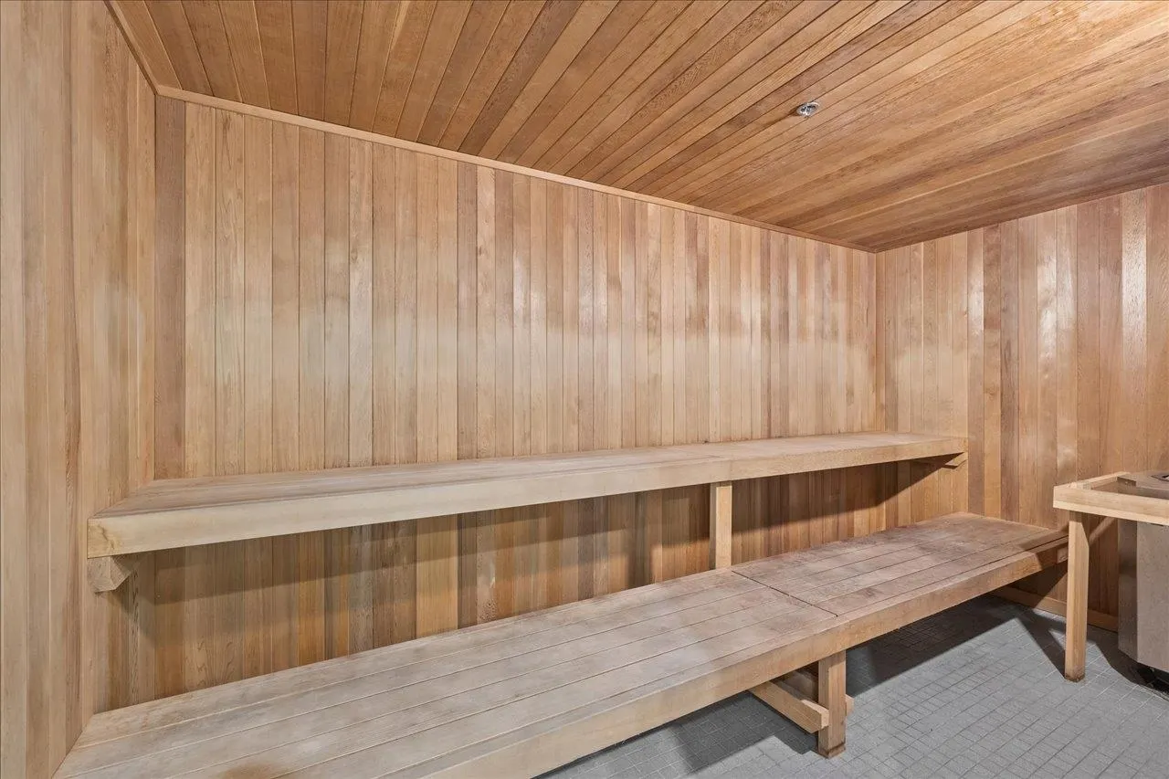 607 258 Nelson's Court