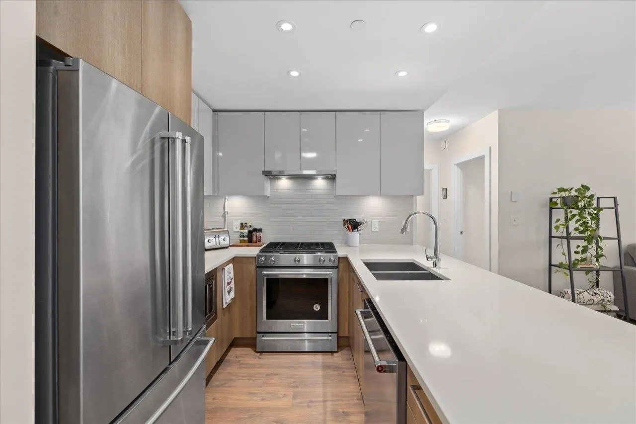 607 258 Nelson's Court