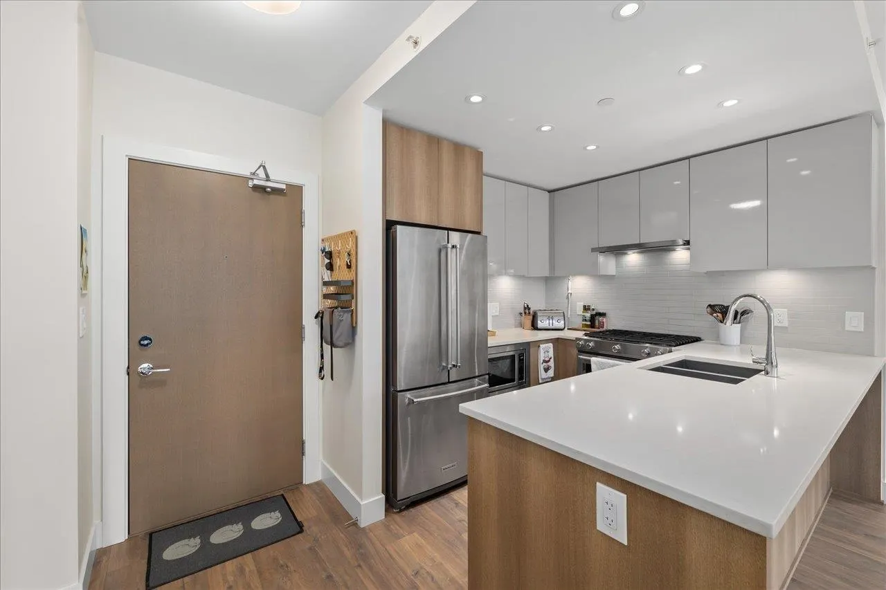 607 258 Nelson's Court