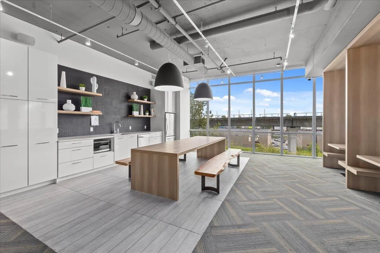 607 258 Nelson's Court