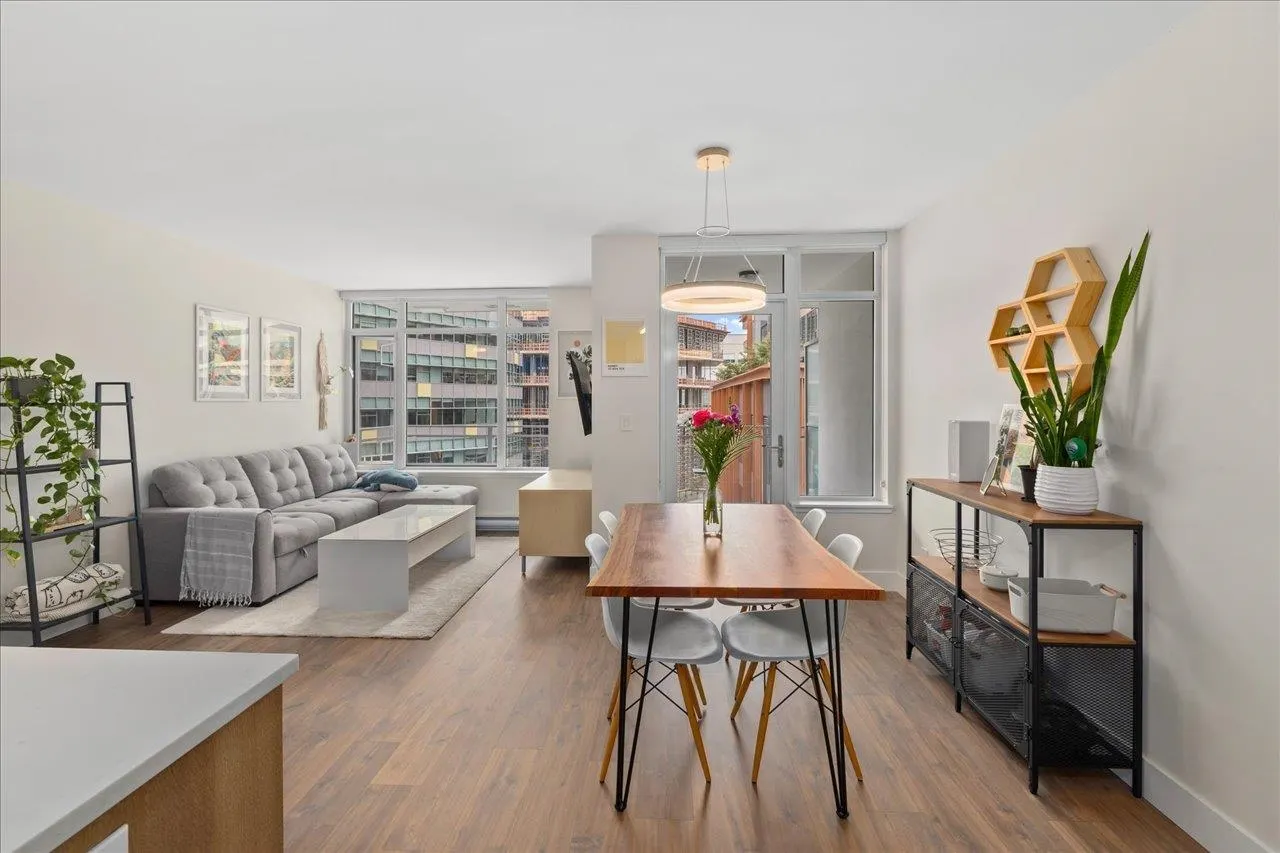 607 258 Nelson's Court