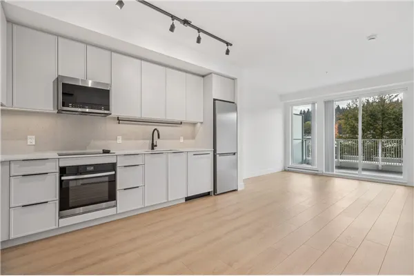 307 3075 Murray Street