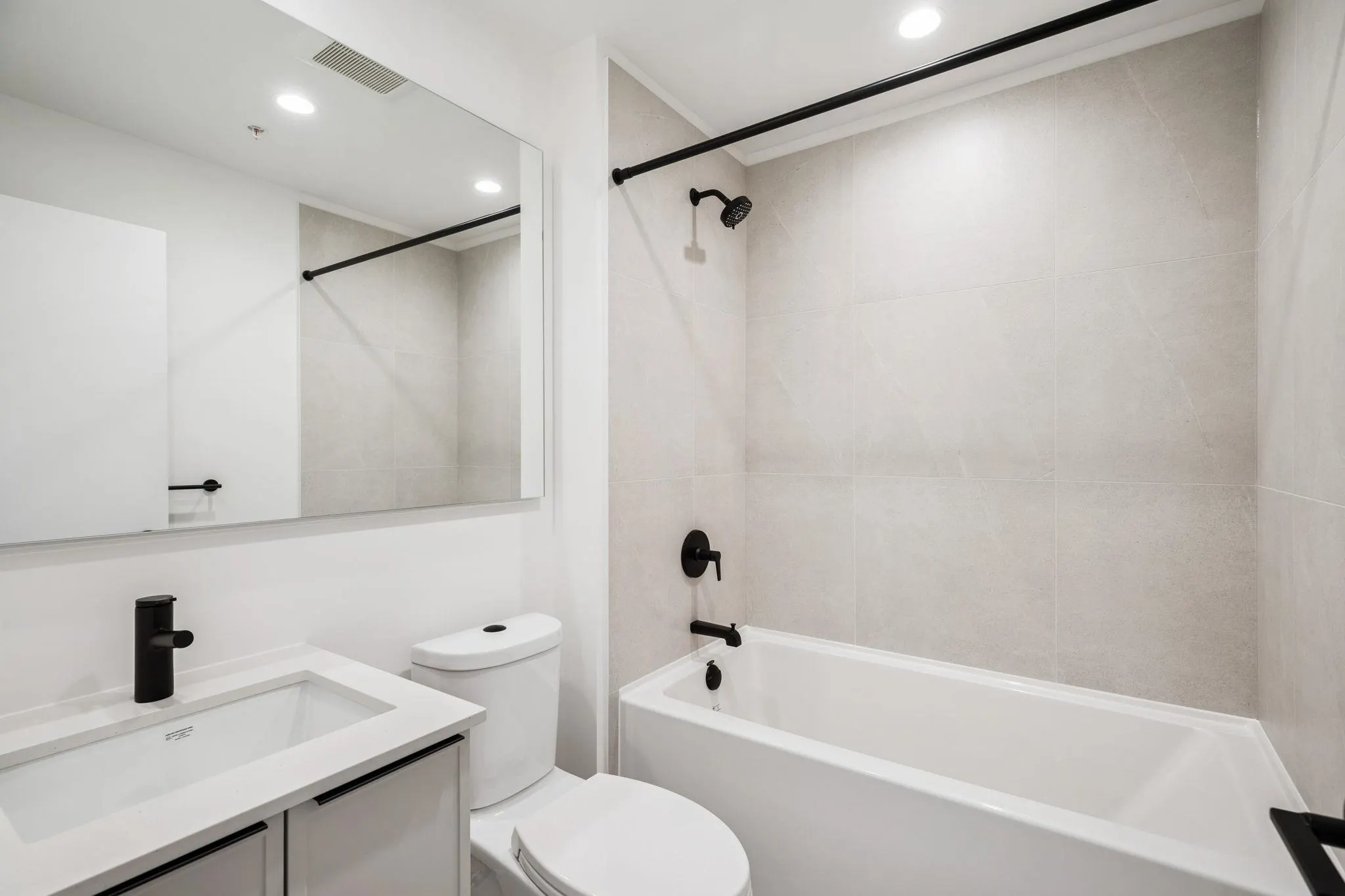 307 3075 Murray Street