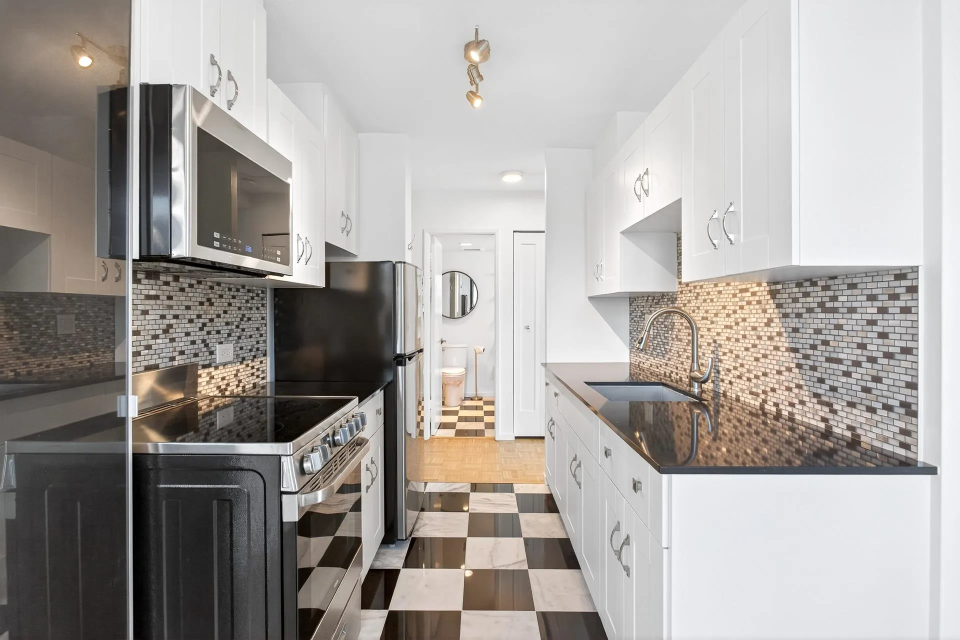 804 1330 Harwood Street