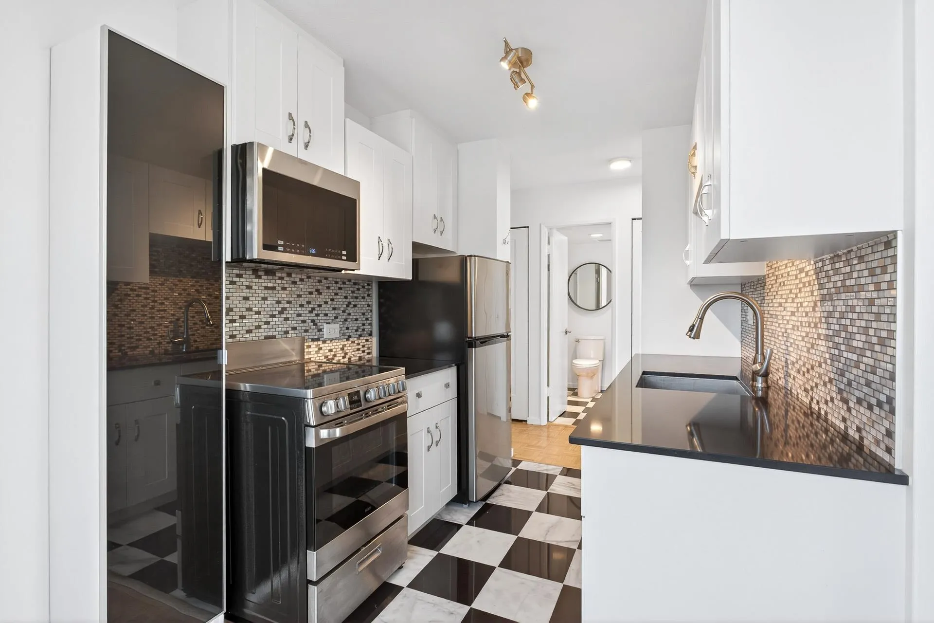 804 1330 Harwood Street