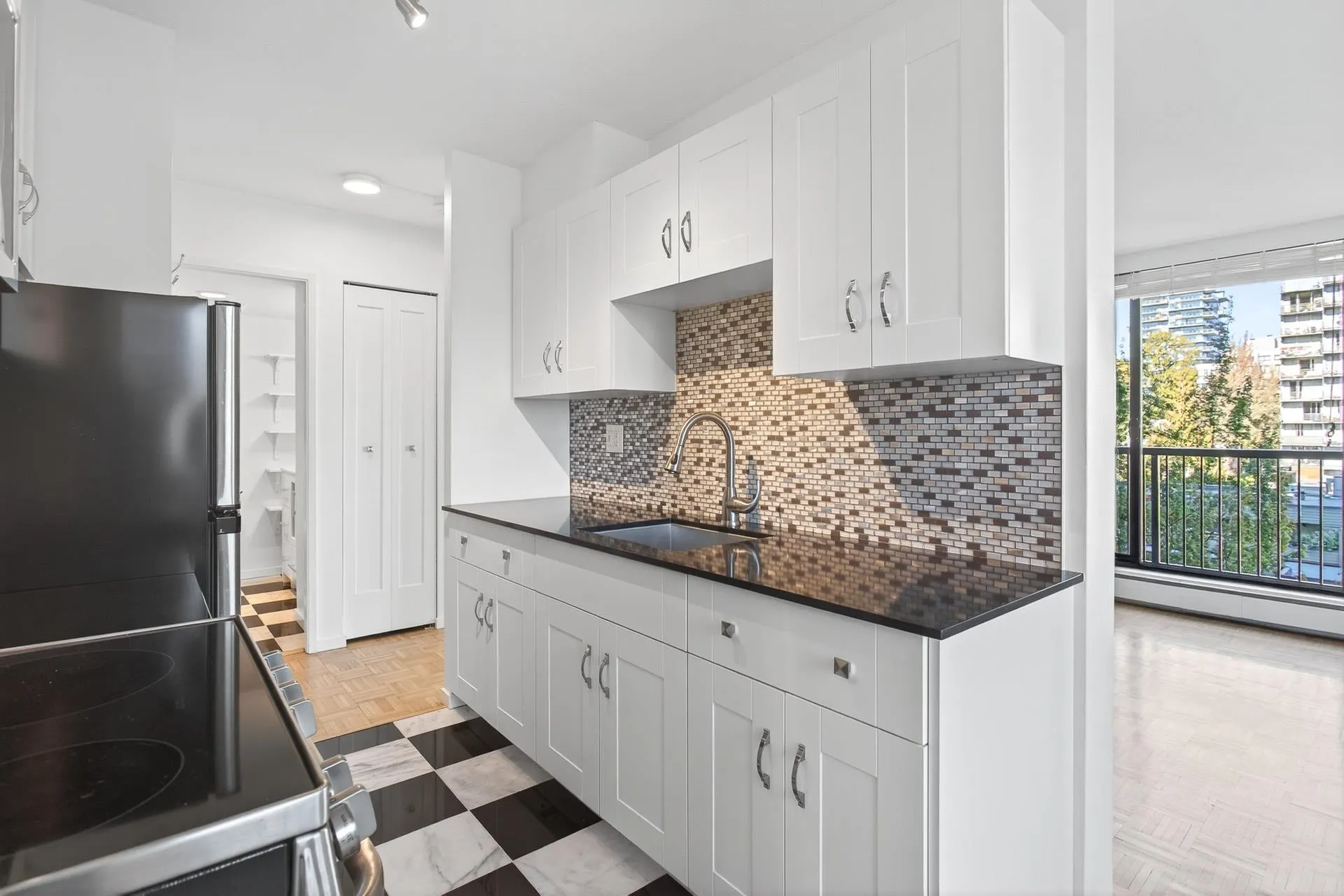 804 1330 Harwood Street