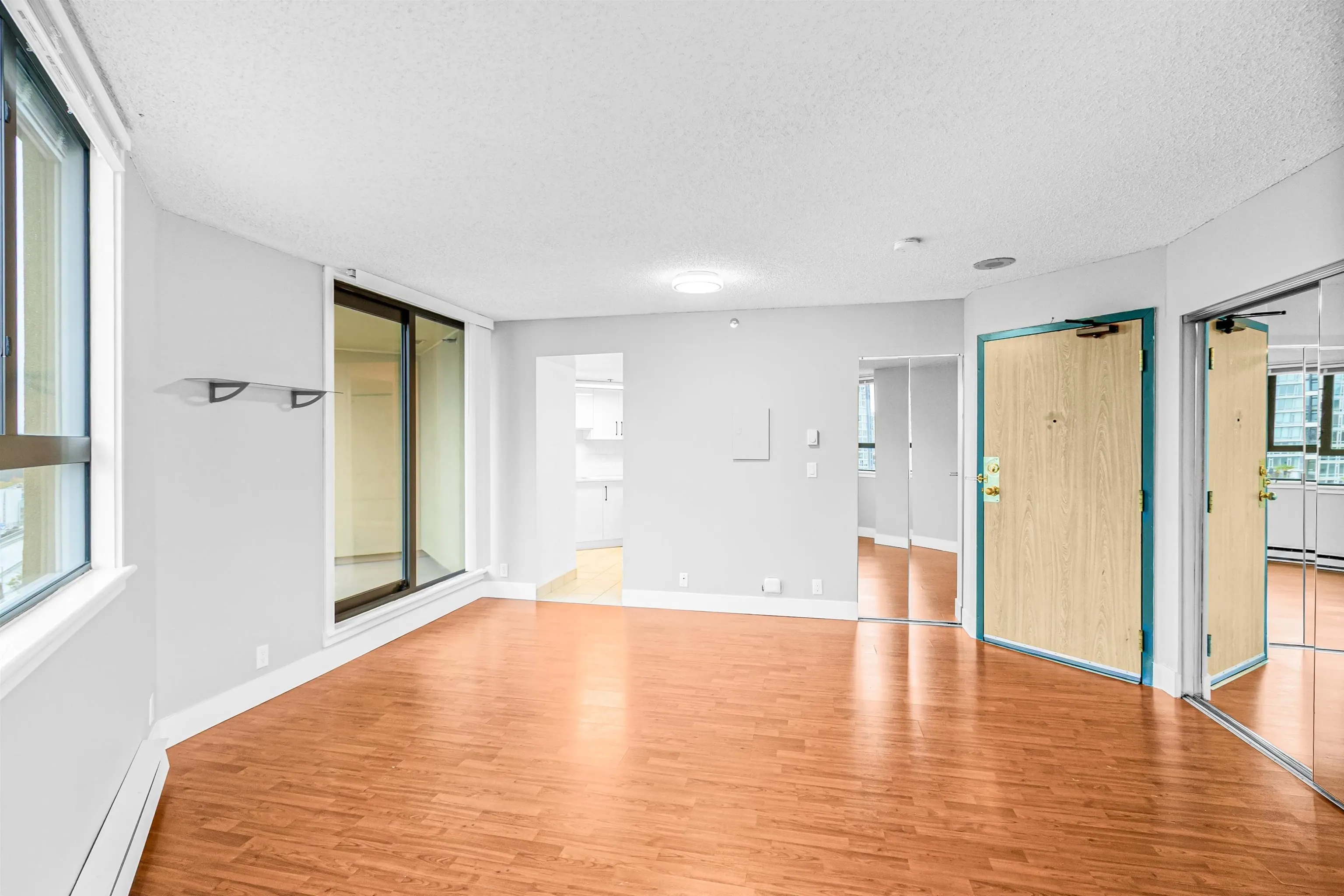 1506 789 Drake Street