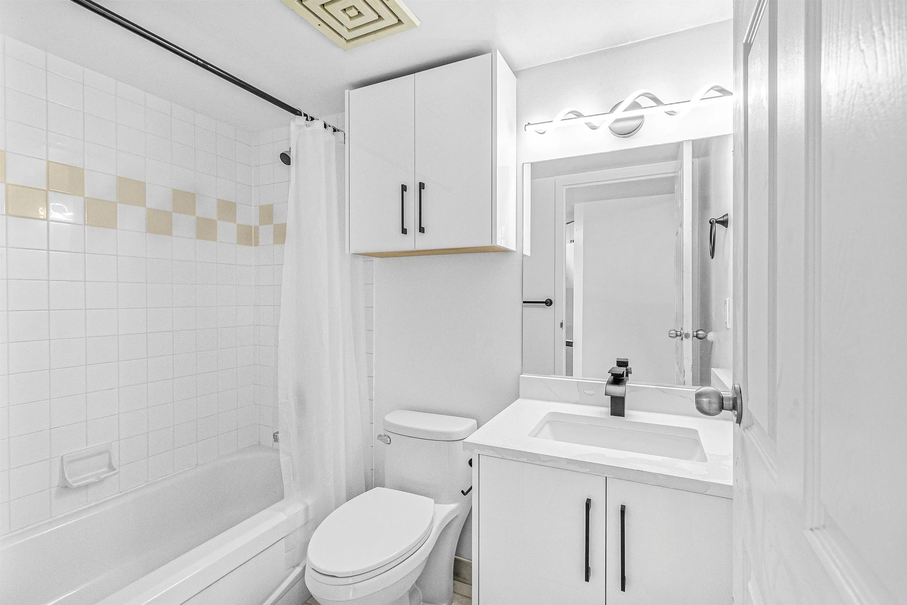 1506 789 Drake Street