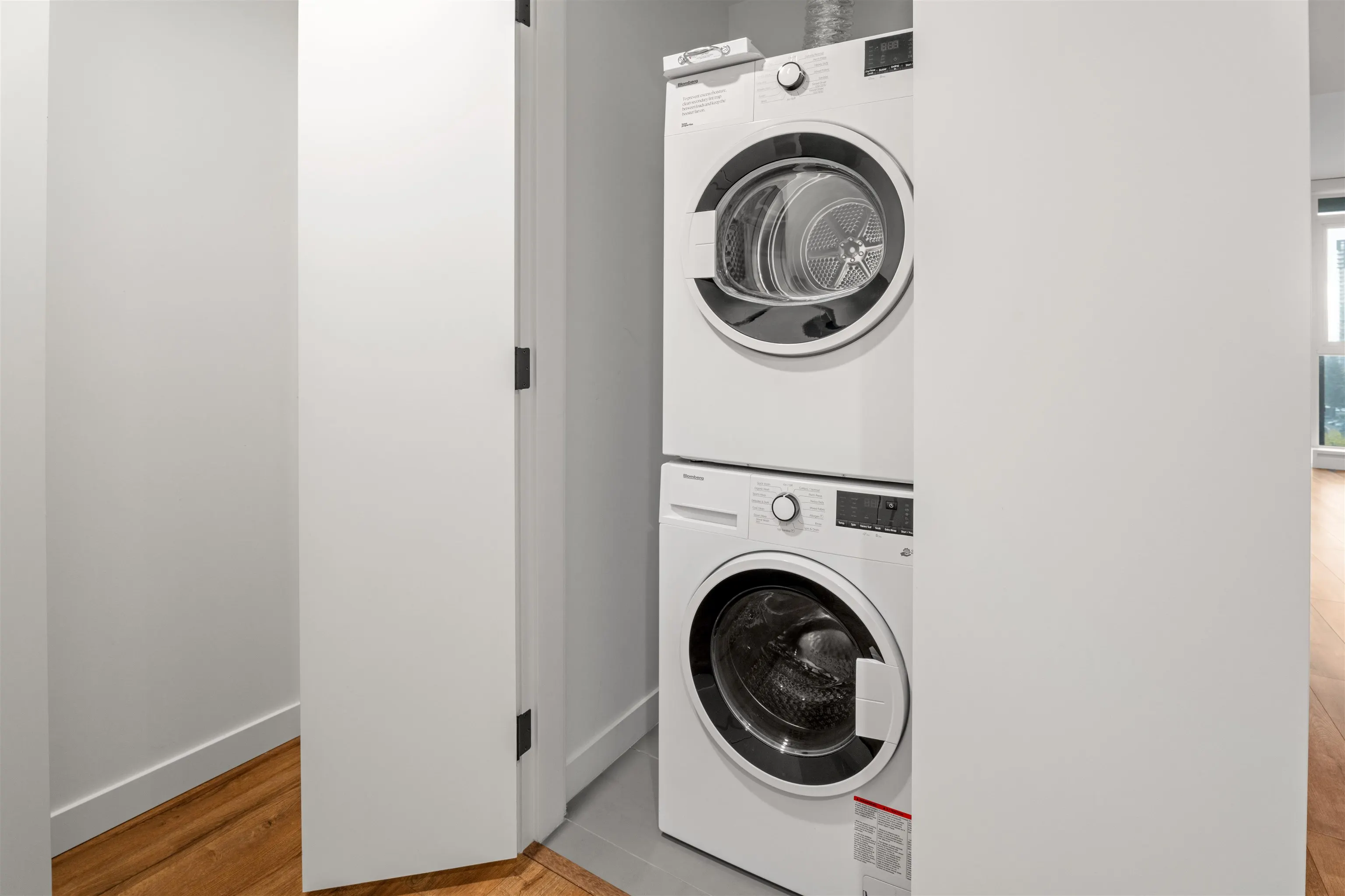 1409 10448 University Drive