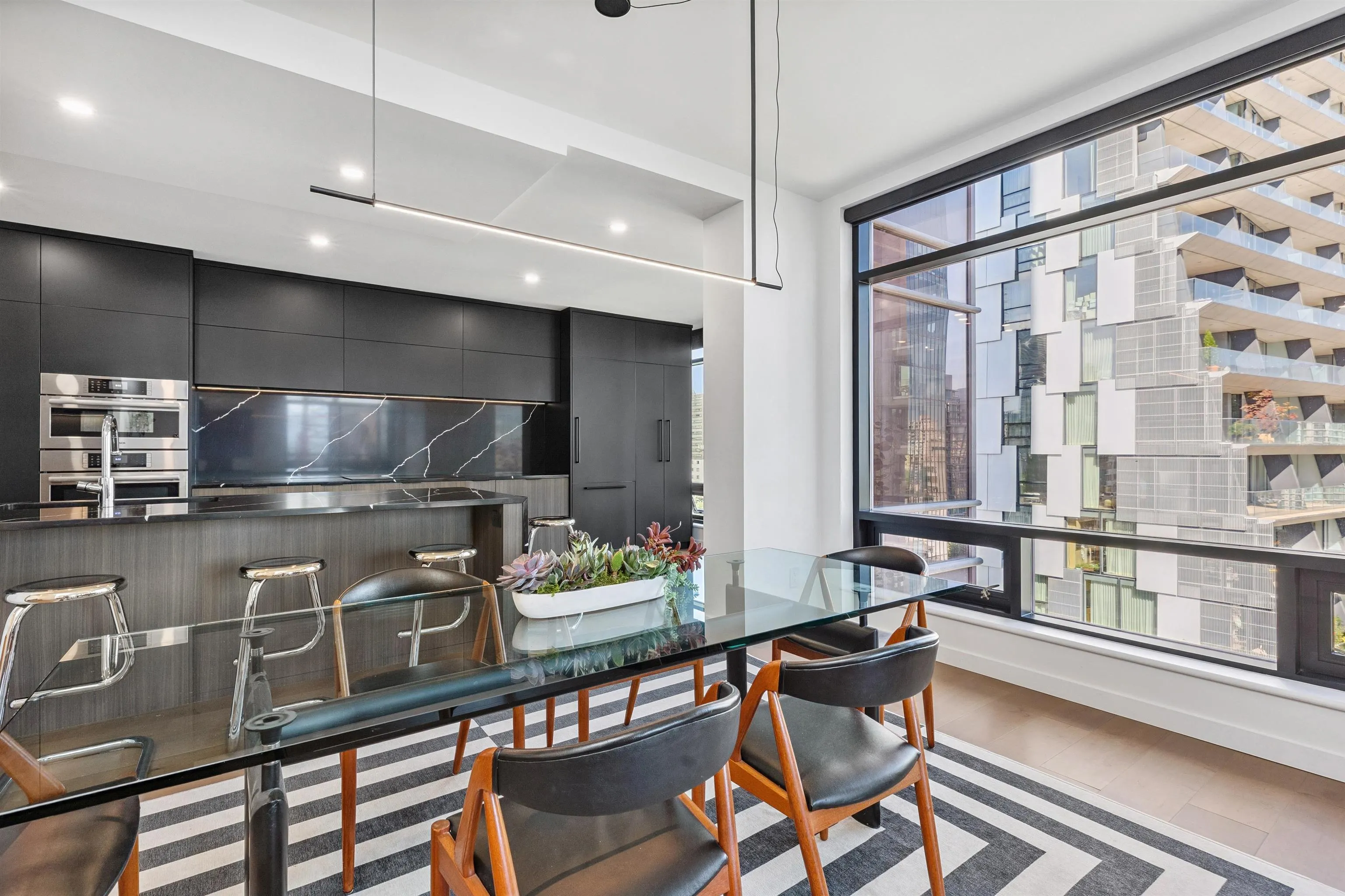 8C 1500 Alberni Street