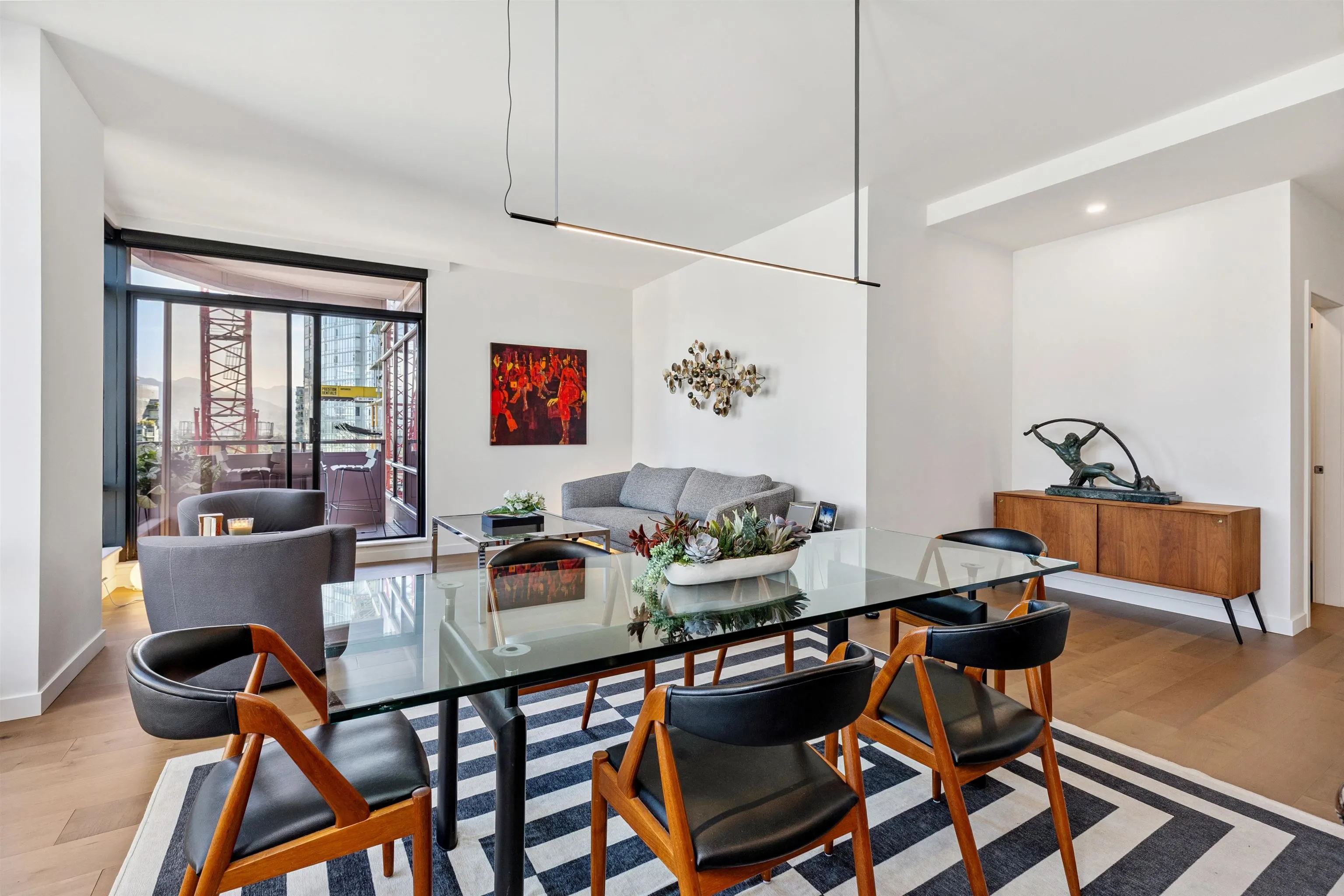 8C 1500 Alberni Street