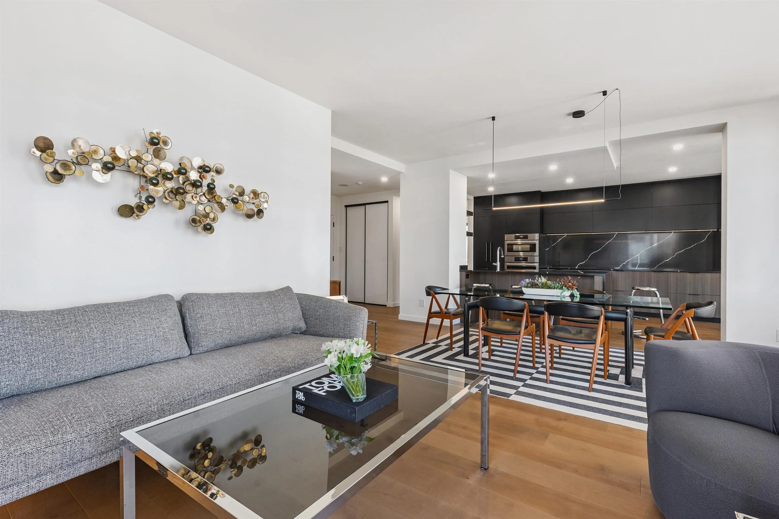 8C 1500 Alberni Street