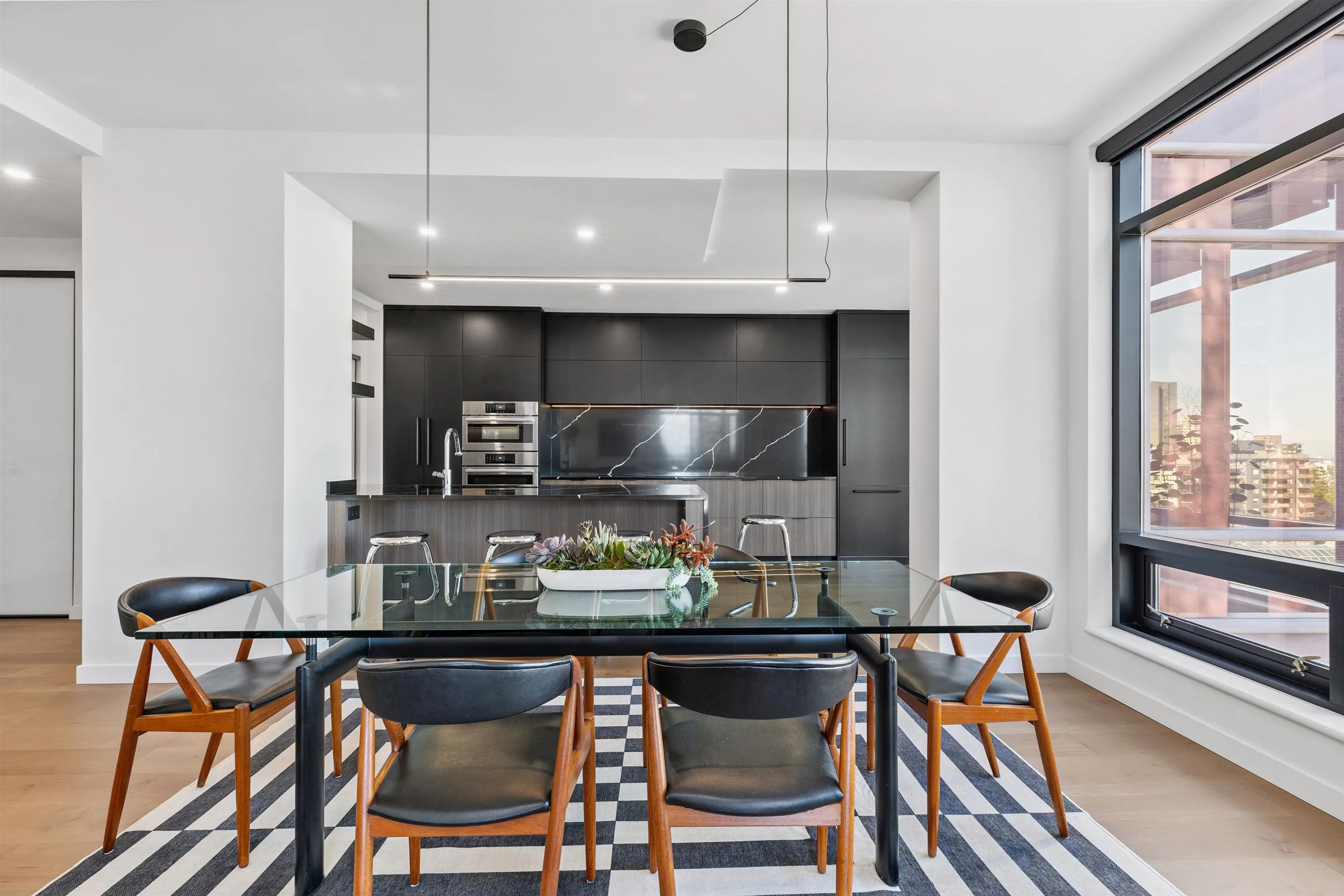 8C 1500 Alberni Street