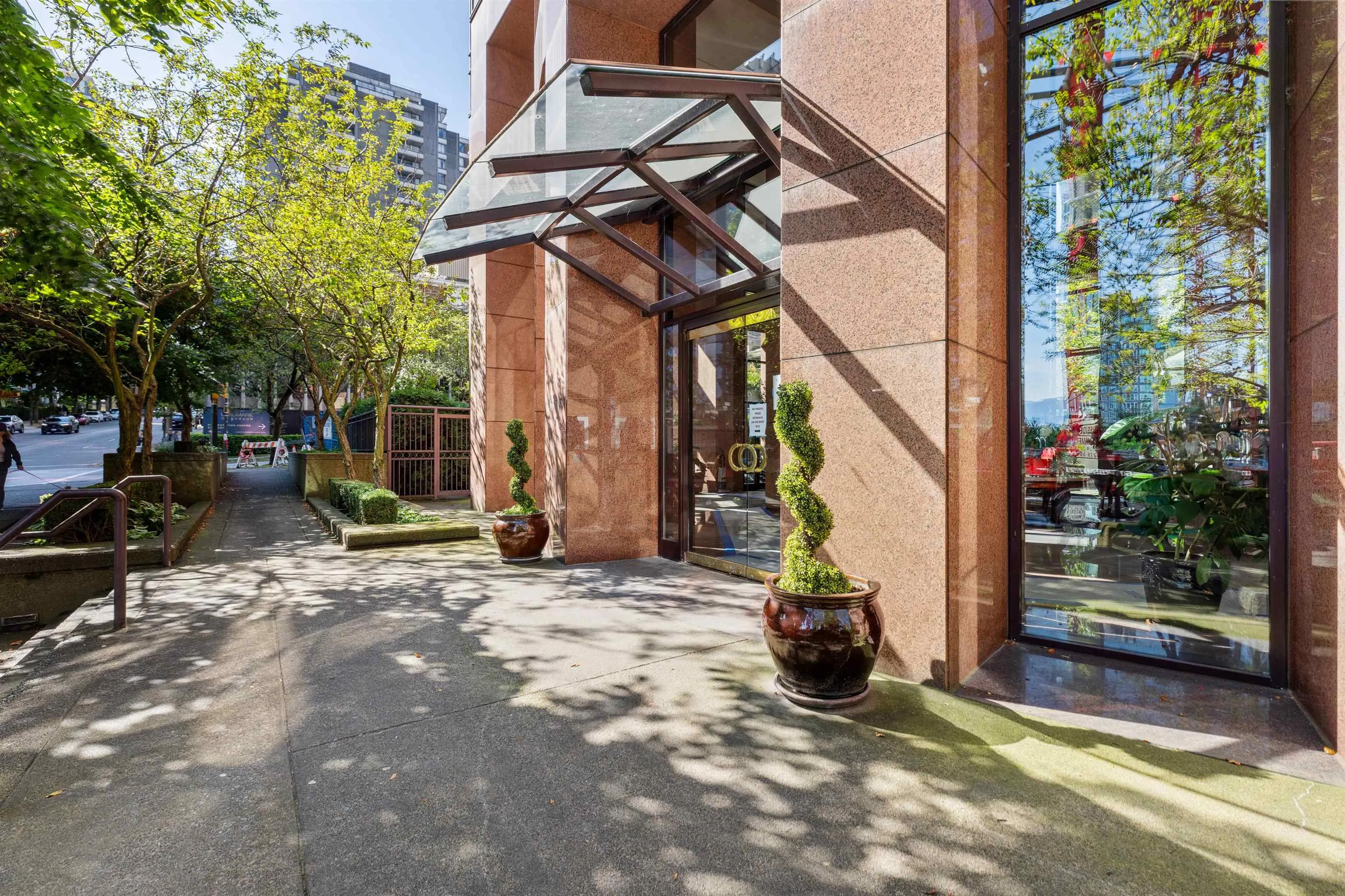 8C 1500 Alberni Street