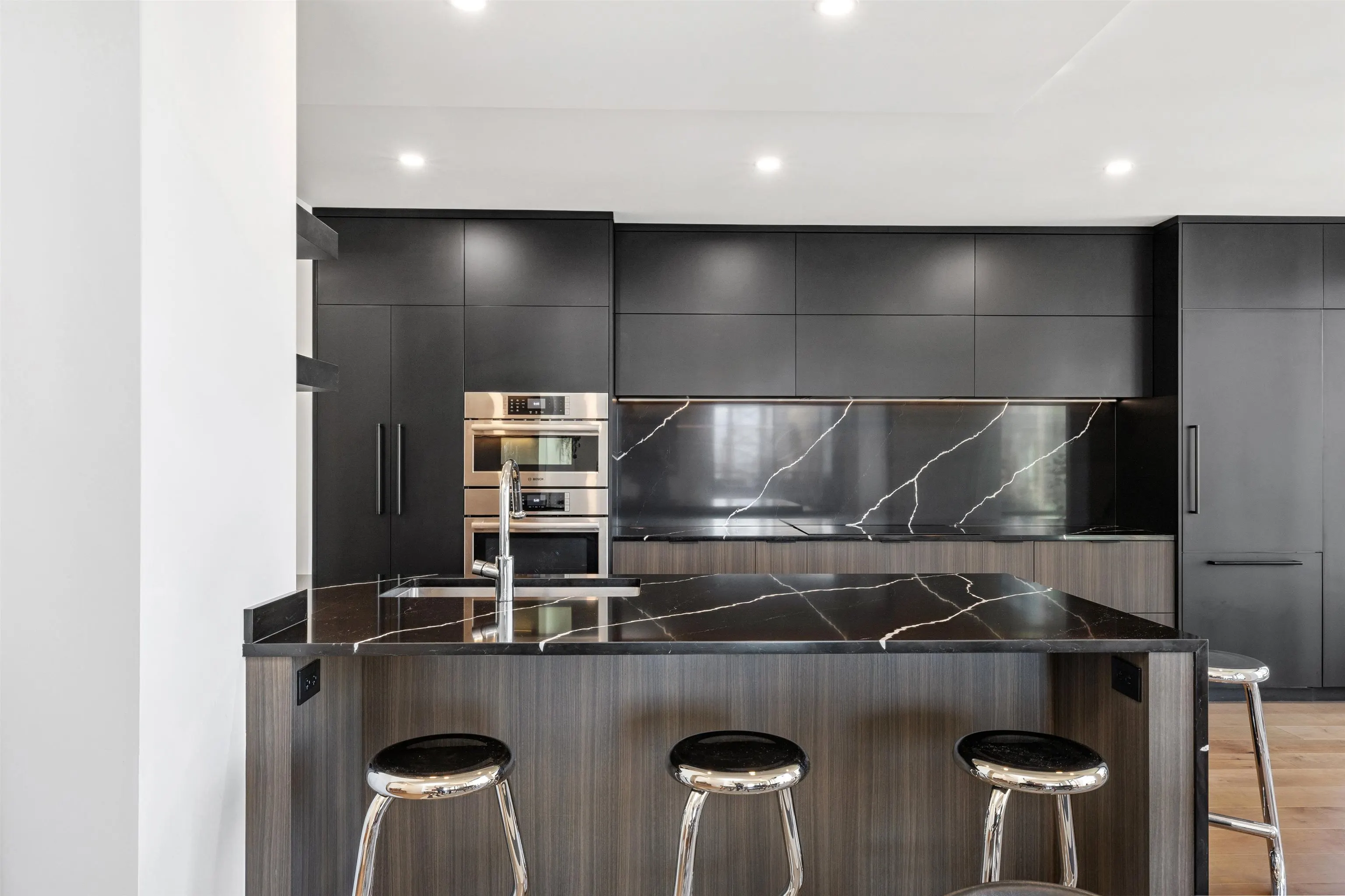 8C 1500 Alberni Street