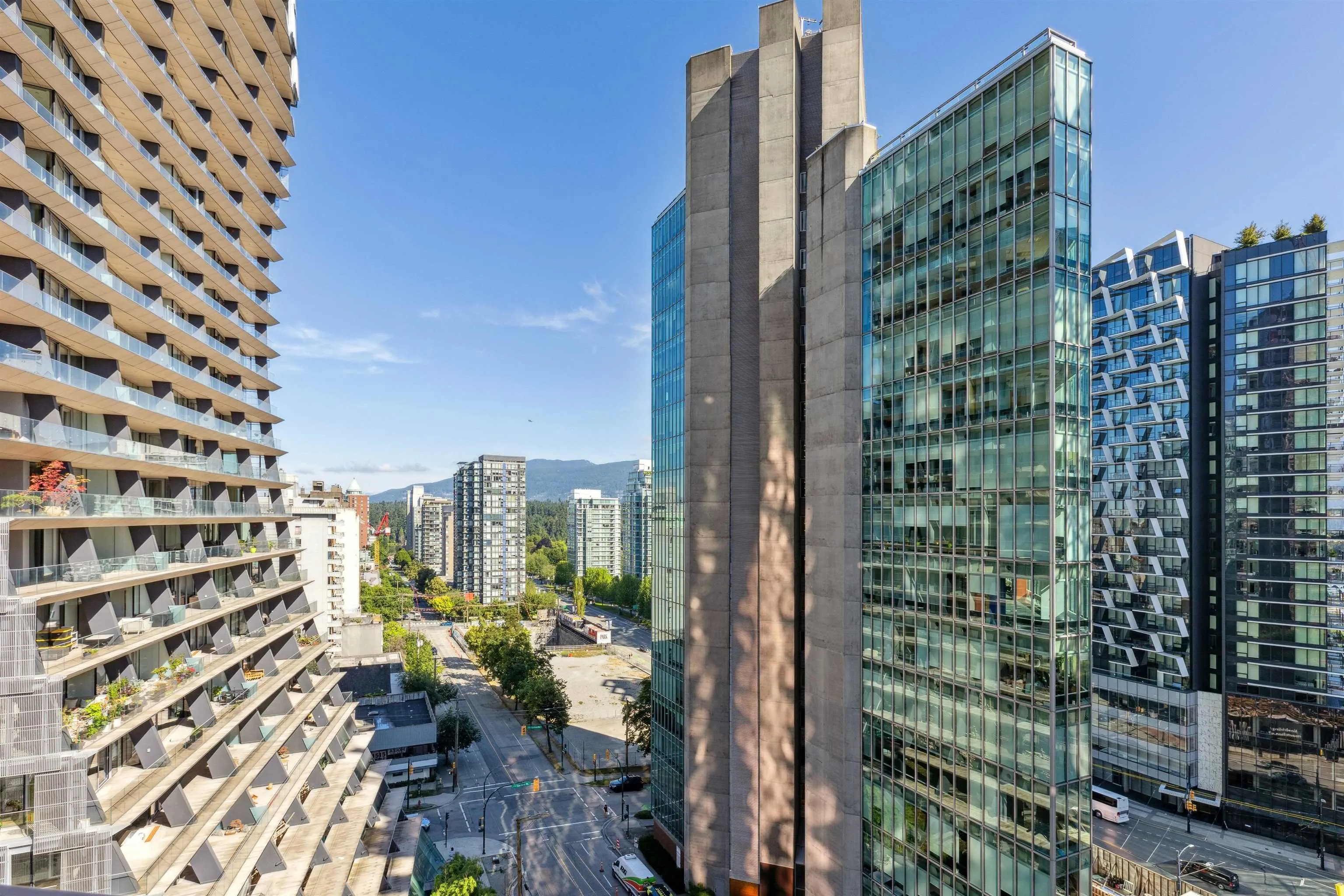 8C 1500 Alberni Street