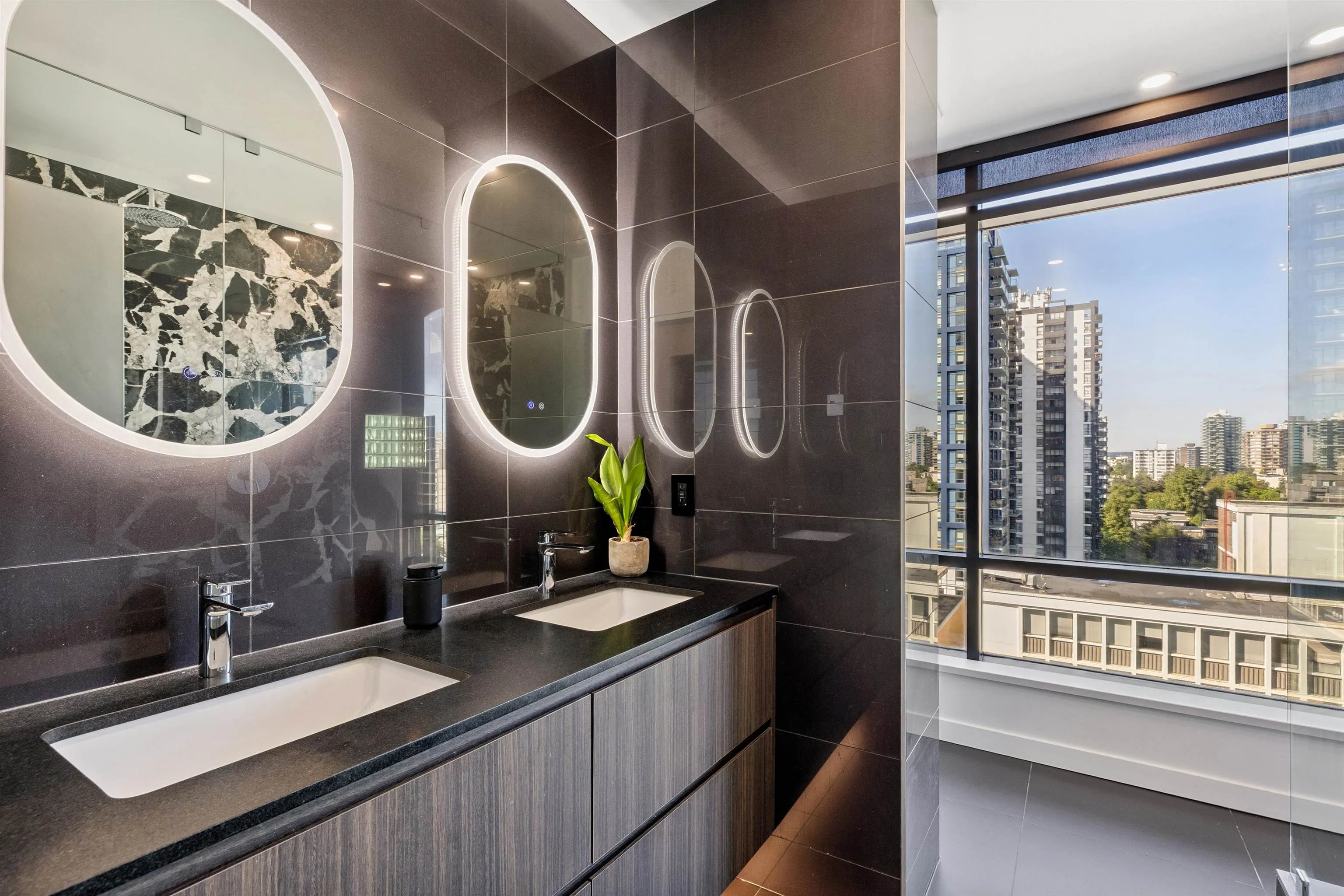 8C 1500 Alberni Street