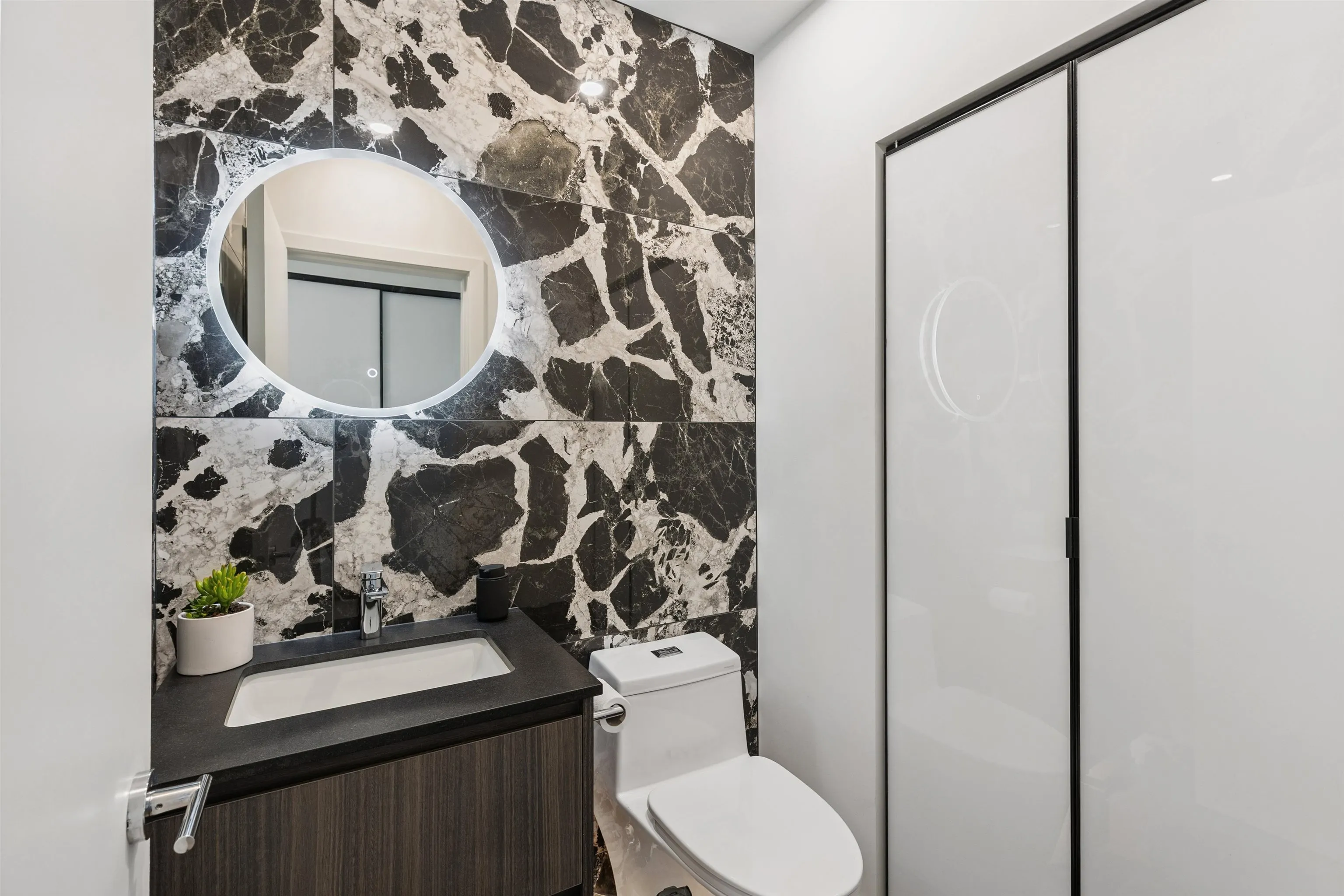 8C 1500 Alberni Street