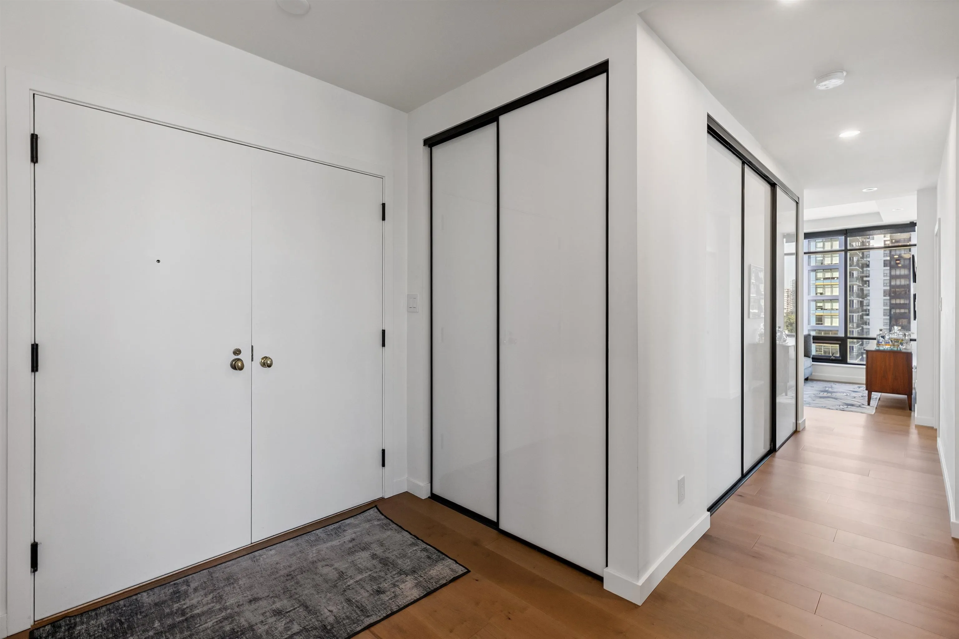 8C 1500 Alberni Street