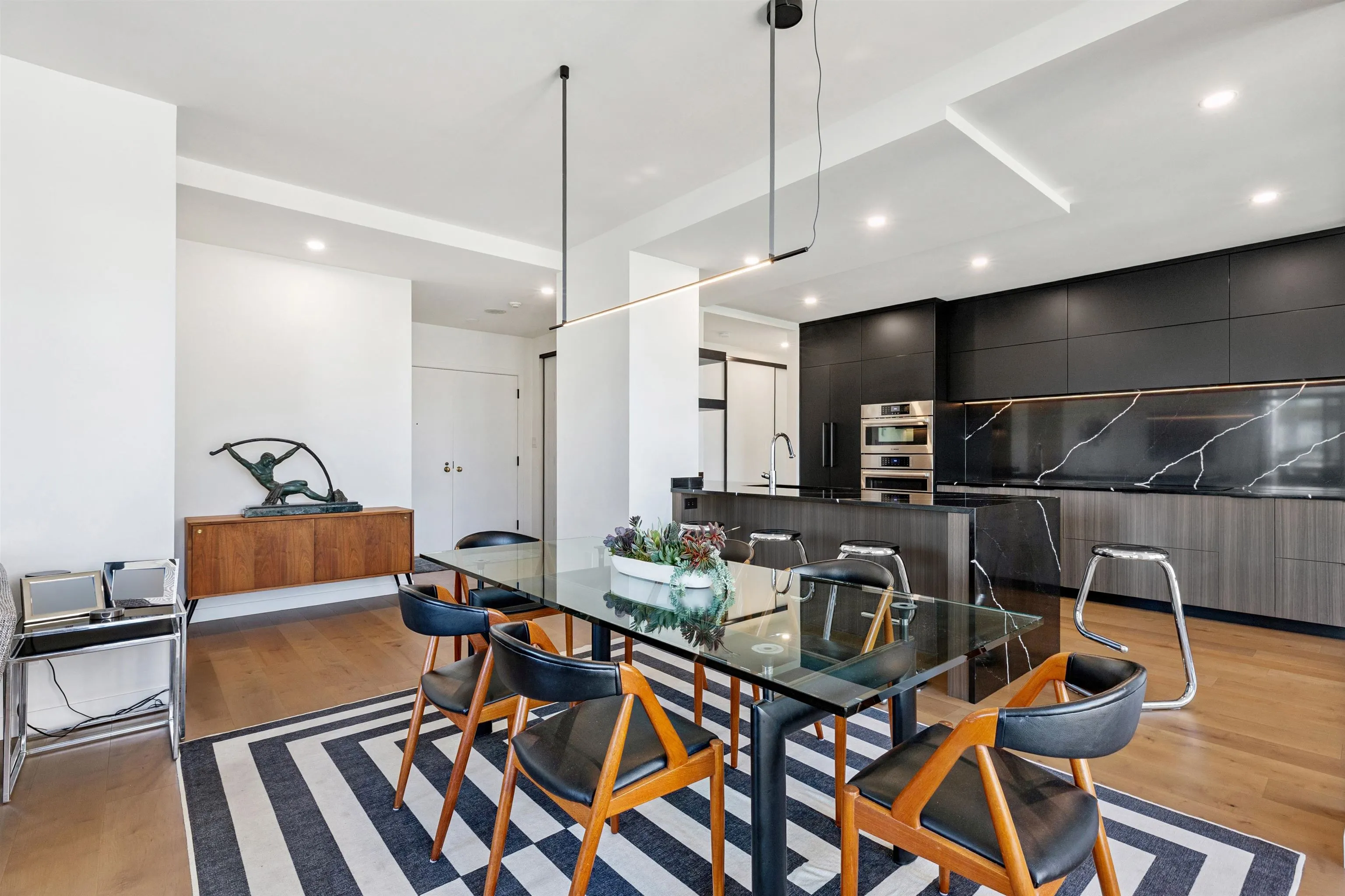 8C 1500 Alberni Street