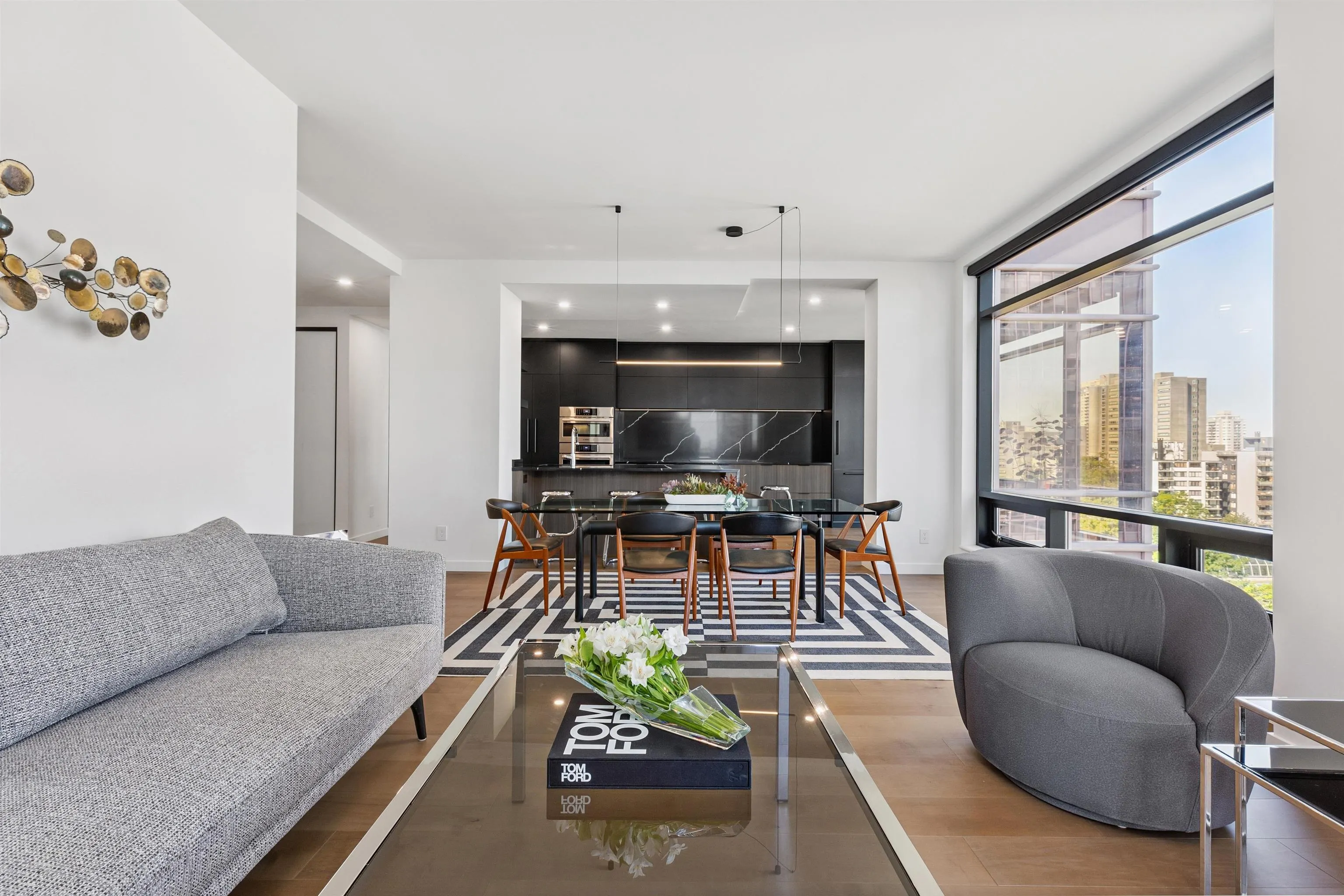 8C 1500 Alberni Street