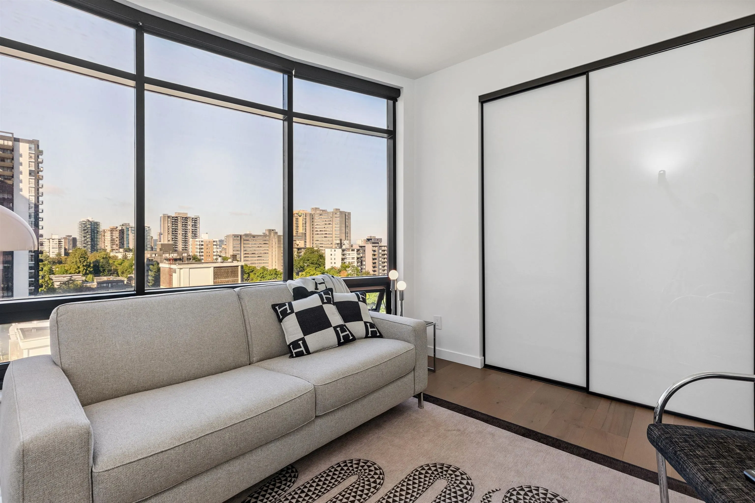 8C 1500 Alberni Street