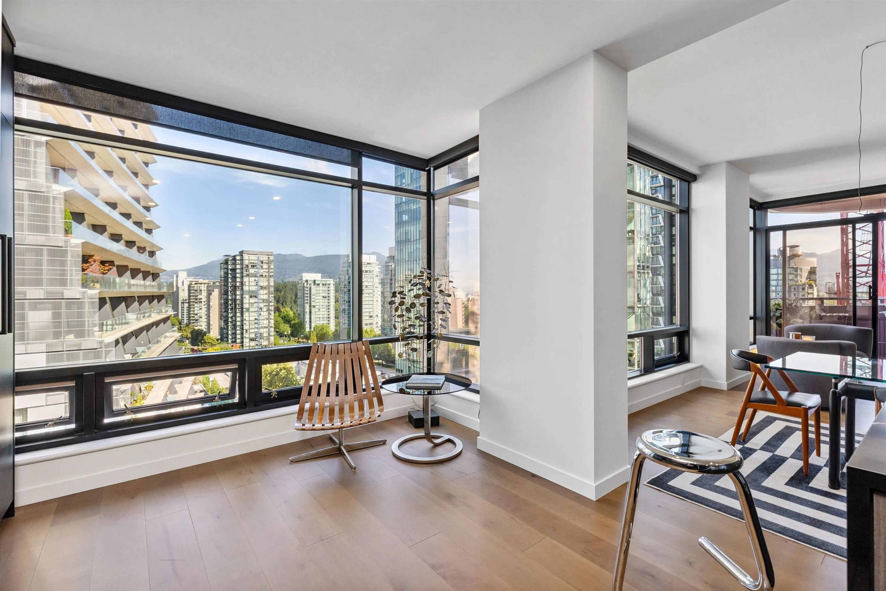 8C 1500 Alberni Street