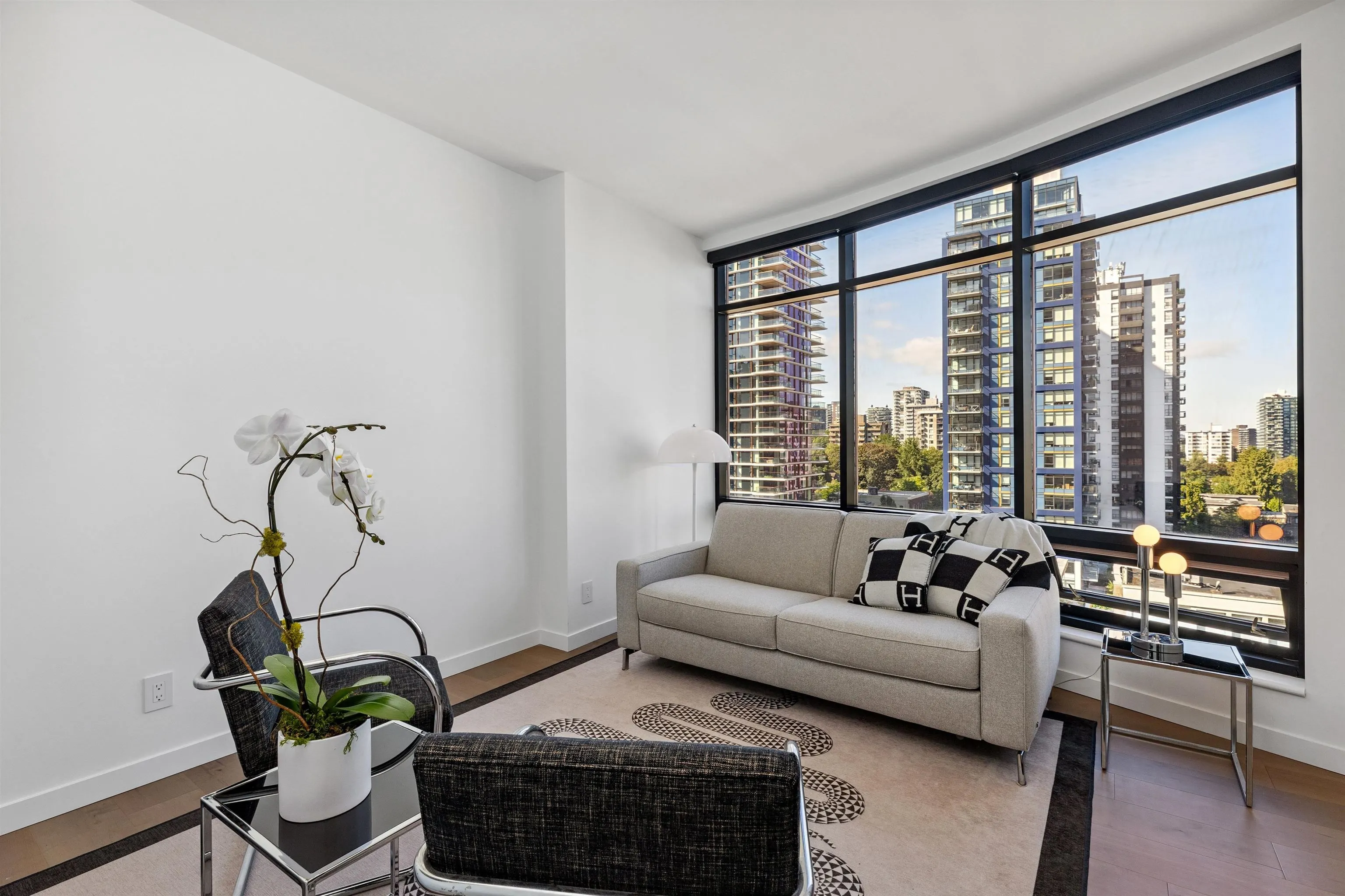 8C 1500 Alberni Street