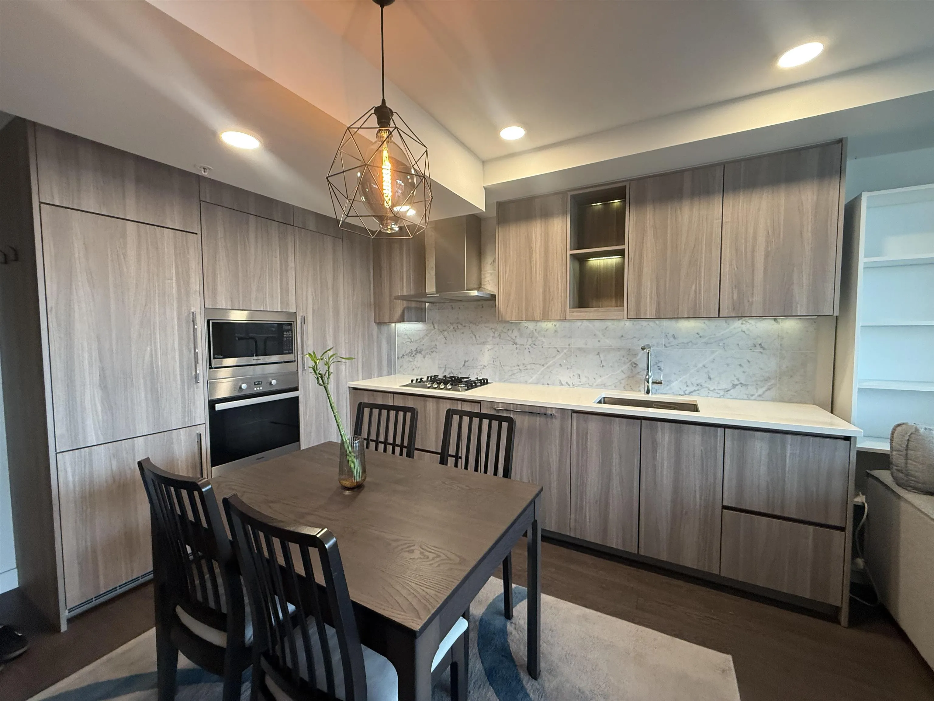 815 433 SW Marine Drive