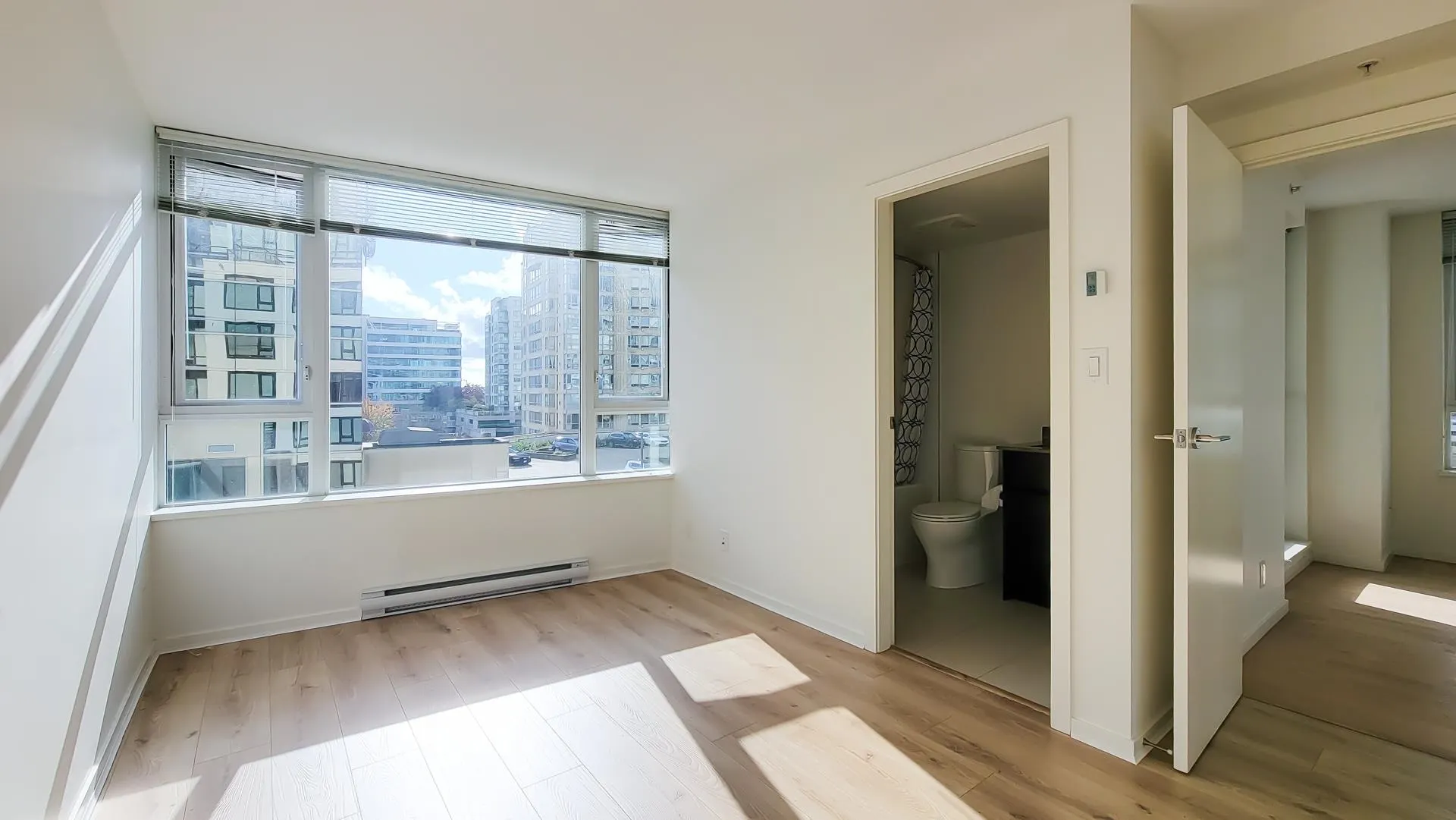 915 7988 Ackroyd Road