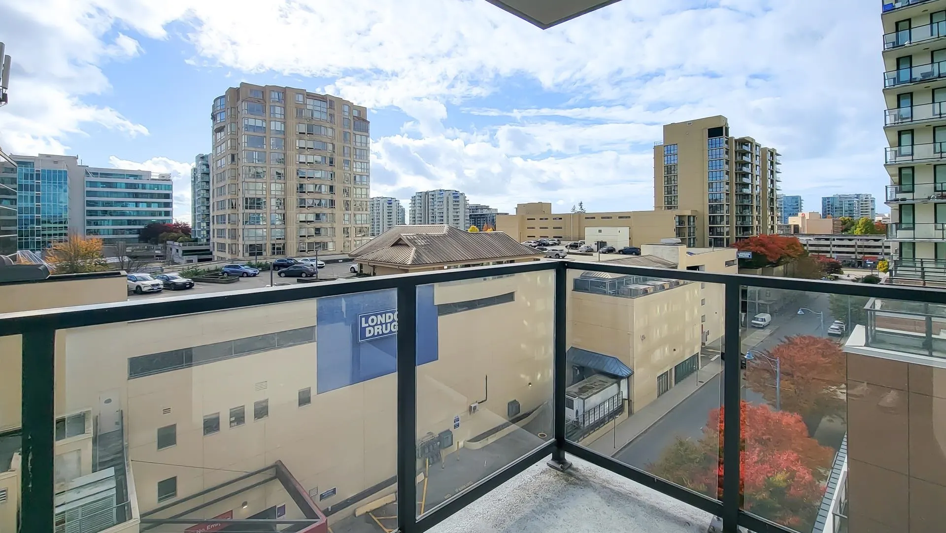 915 7988 Ackroyd Road