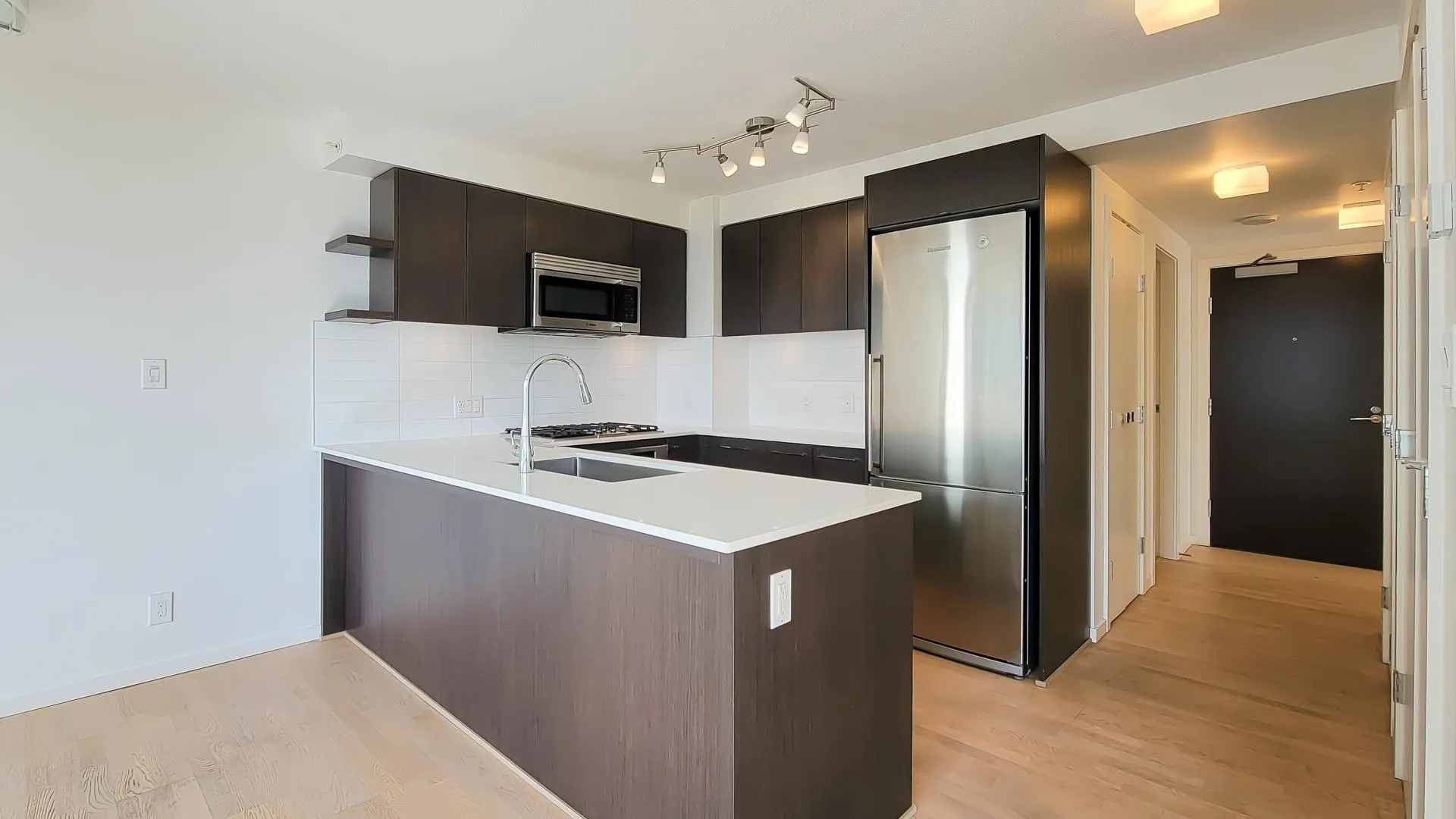 915 7988 Ackroyd Road