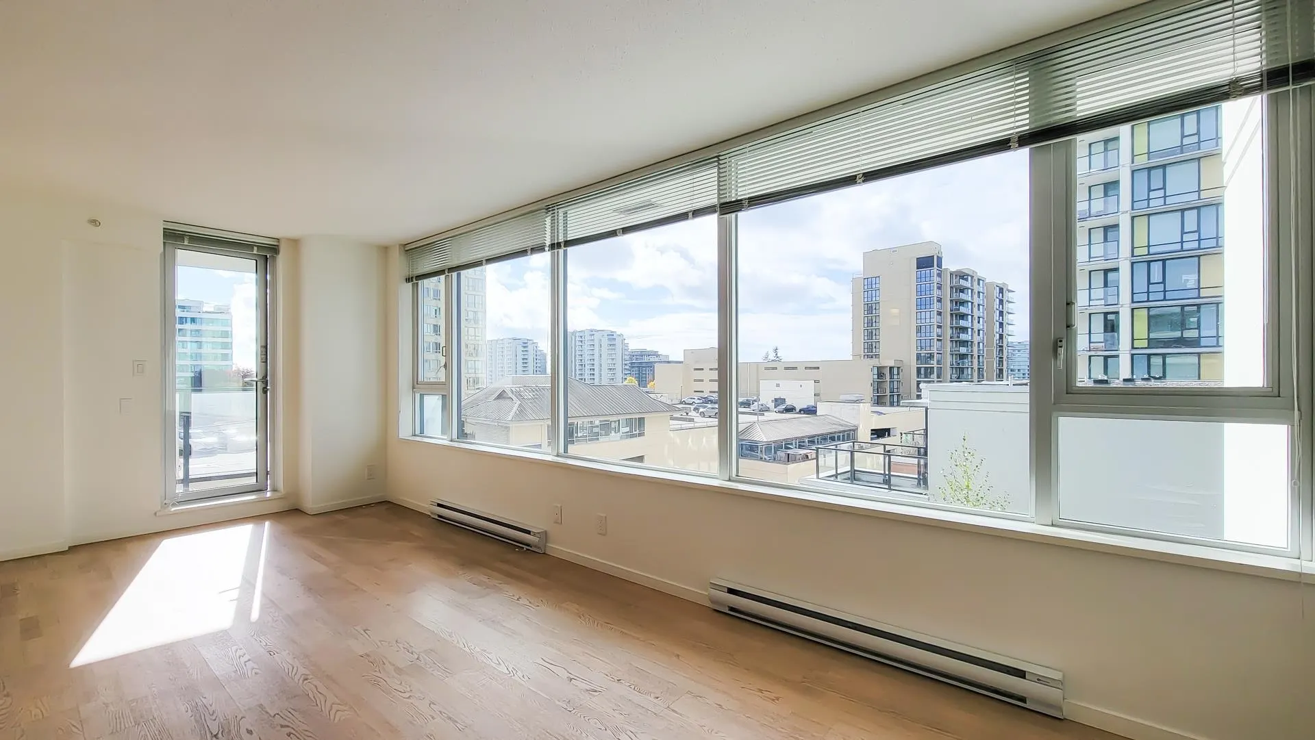 915 7988 Ackroyd Road