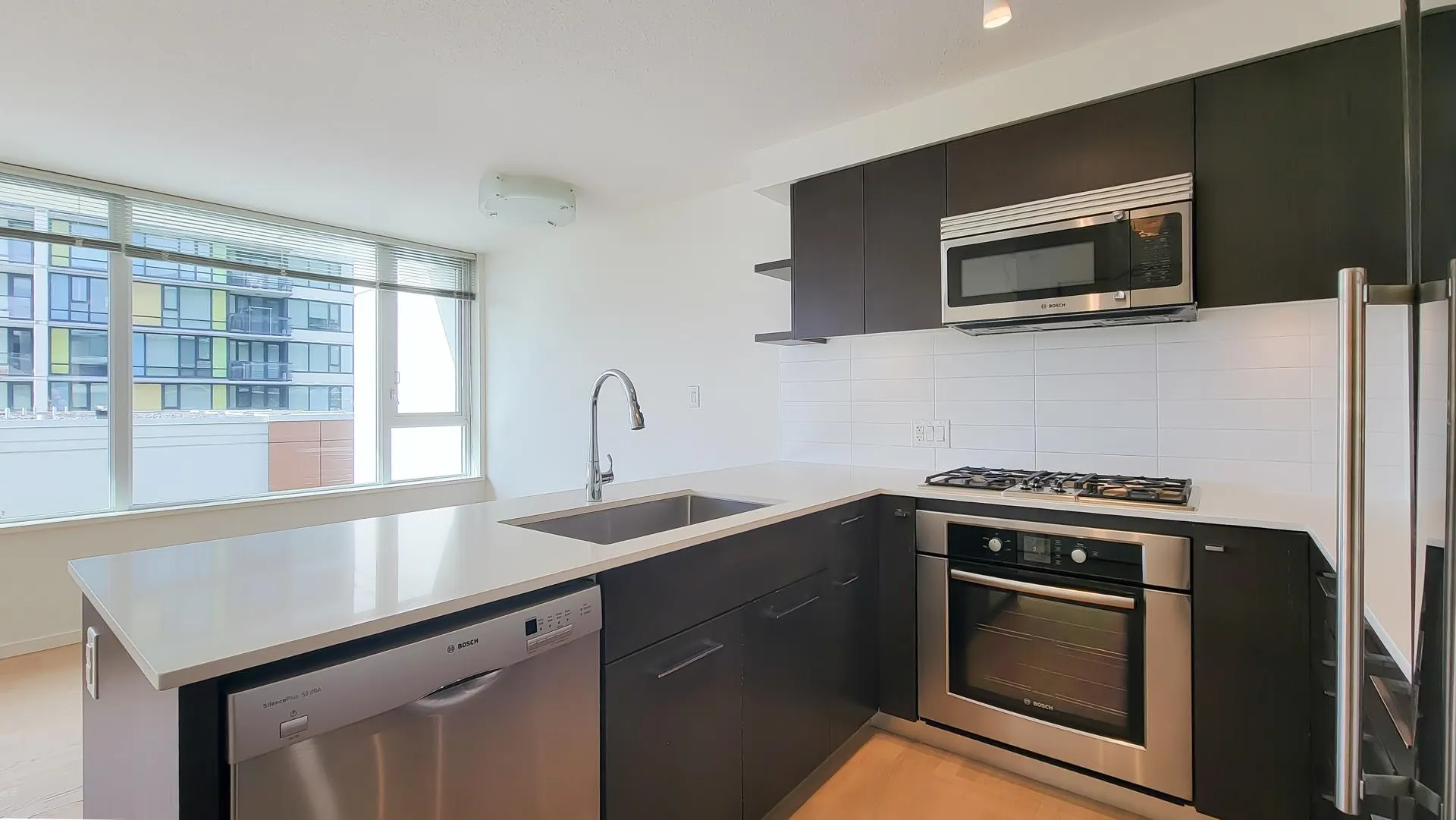 915 7988 Ackroyd Road