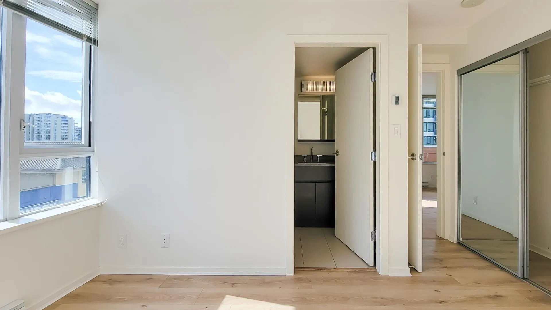 915 7988 Ackroyd Road