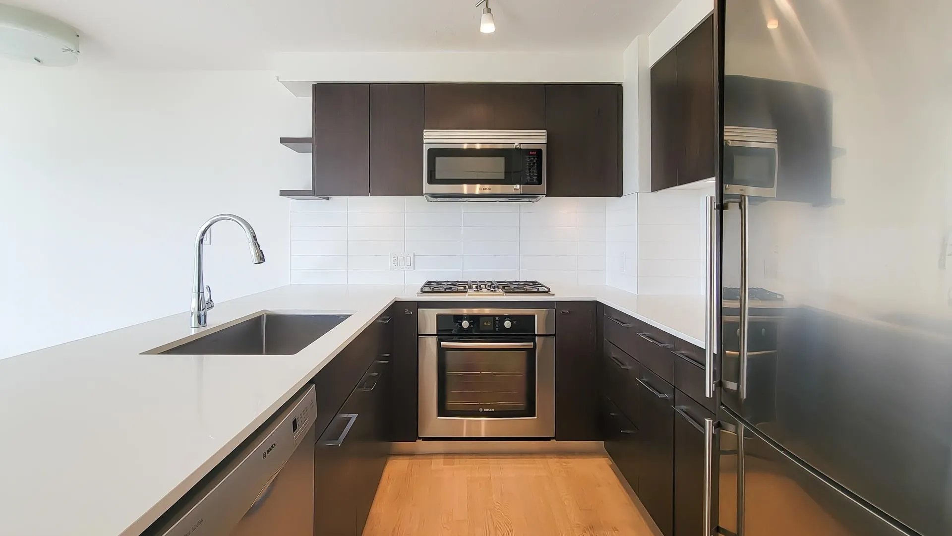 915 7988 Ackroyd Road