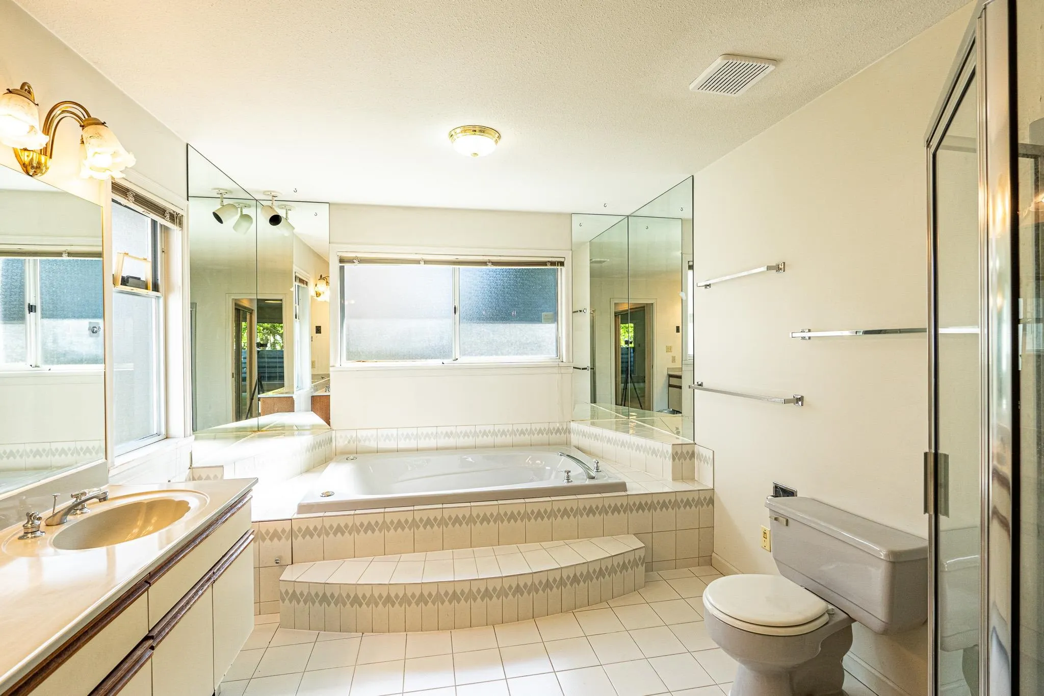 6056 Trafalgar Street