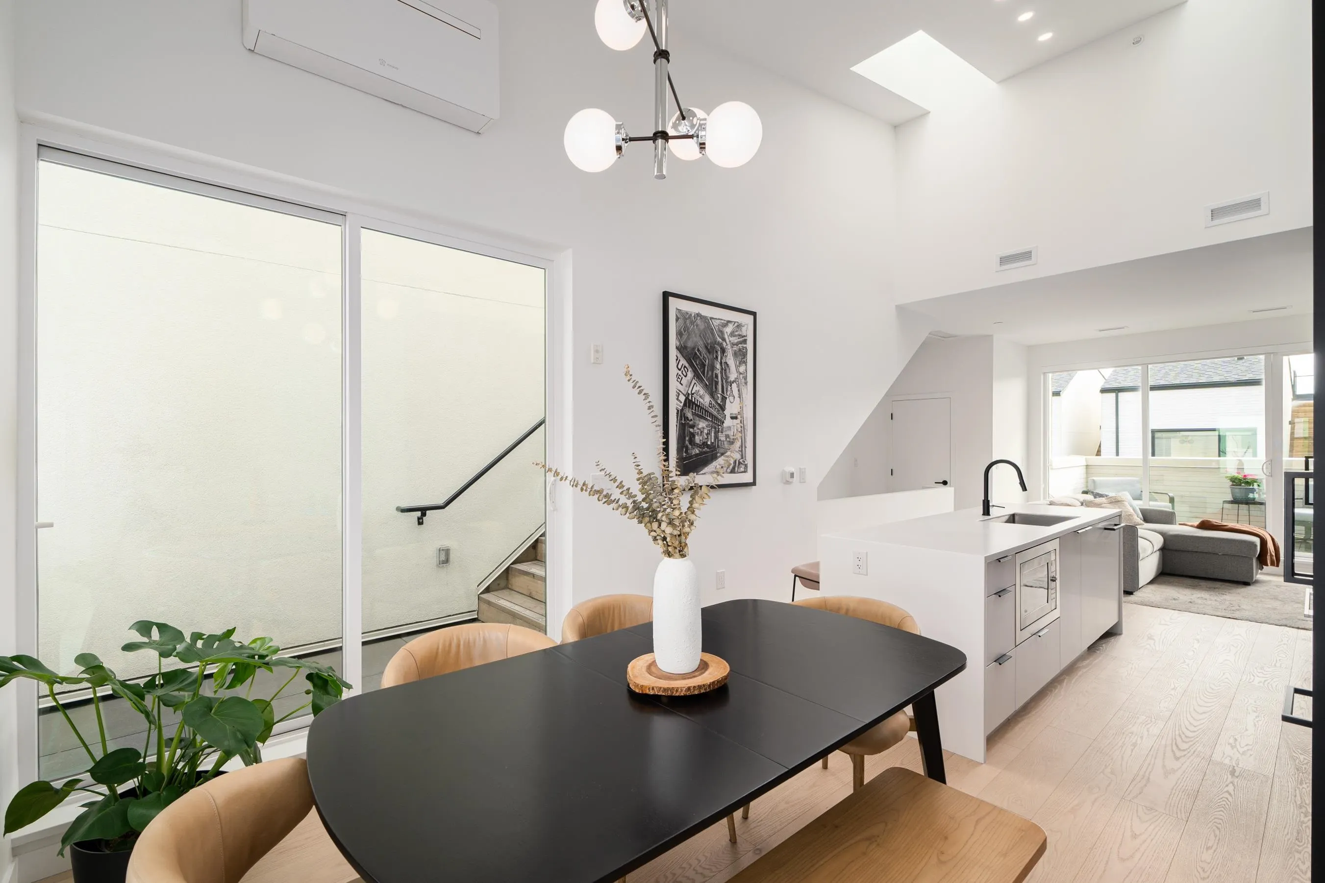 228 650 E 2nd Street