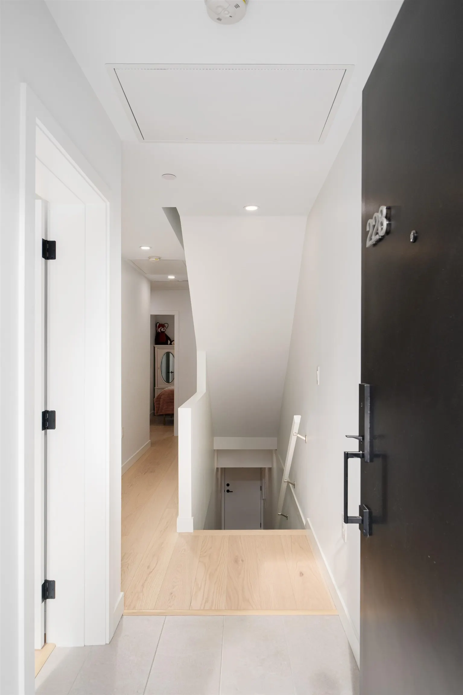 228 650 E 2nd Street