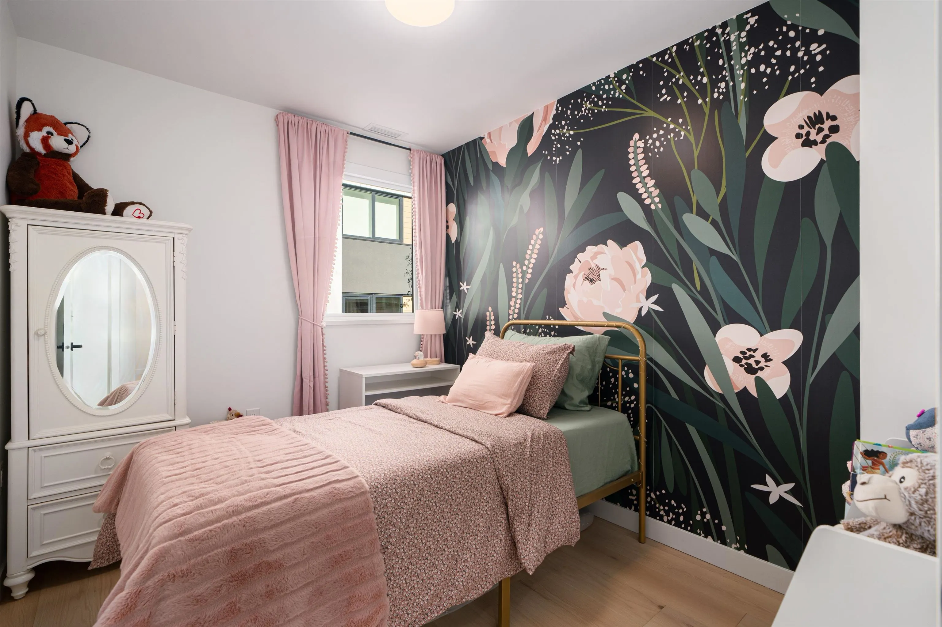 228 650 E 2nd Street