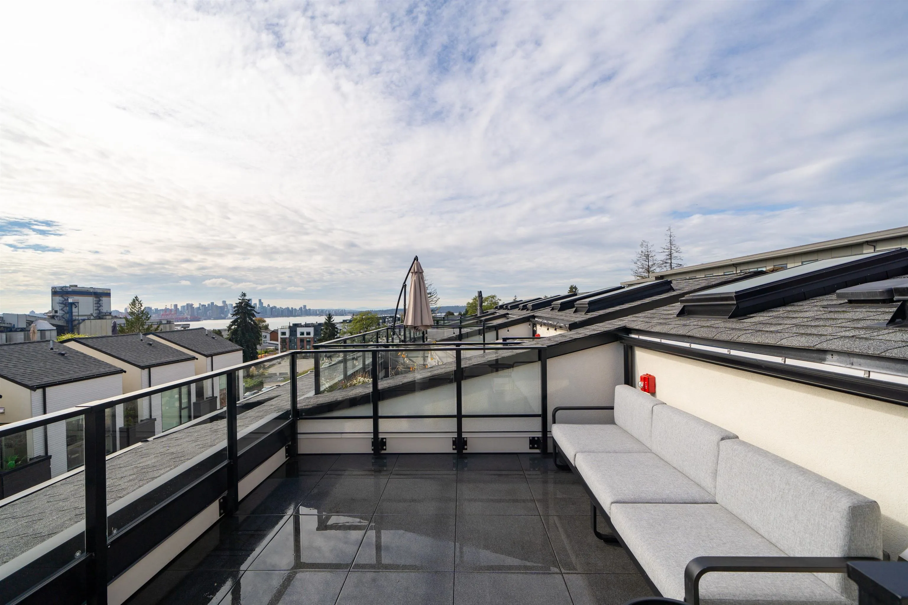 228 650 E 2nd Street