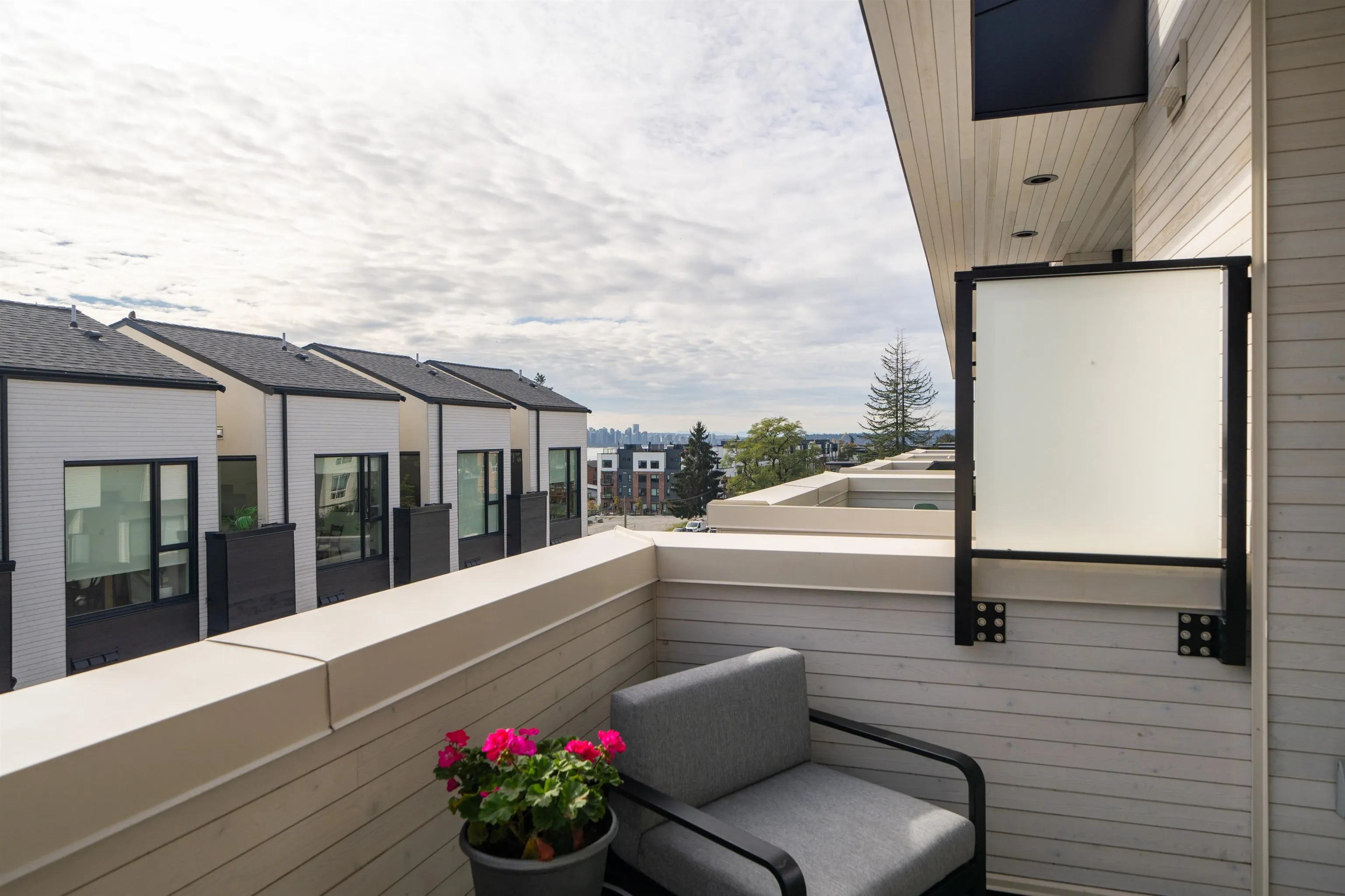 228 650 E 2nd Street