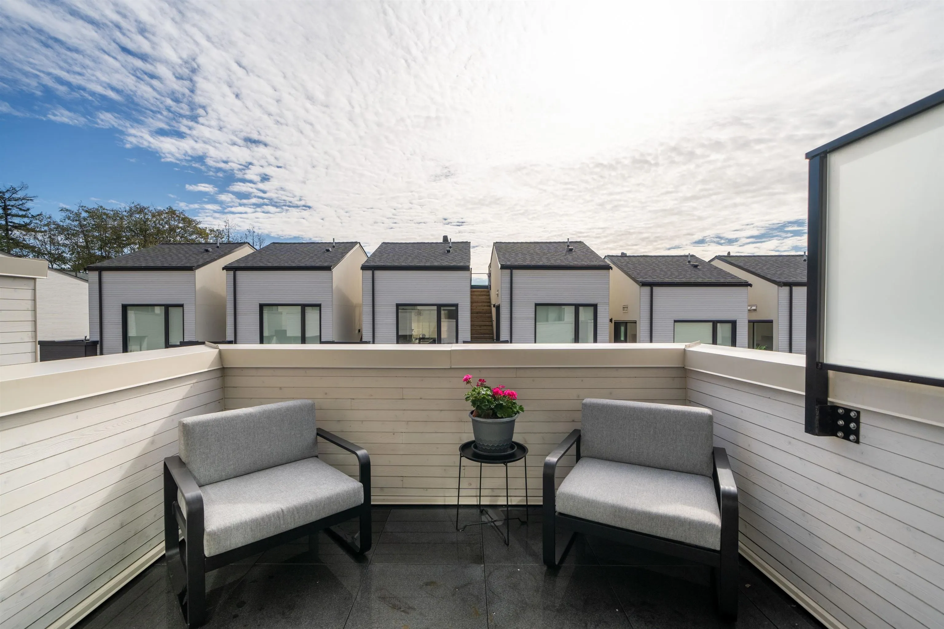 228 650 E 2nd Street