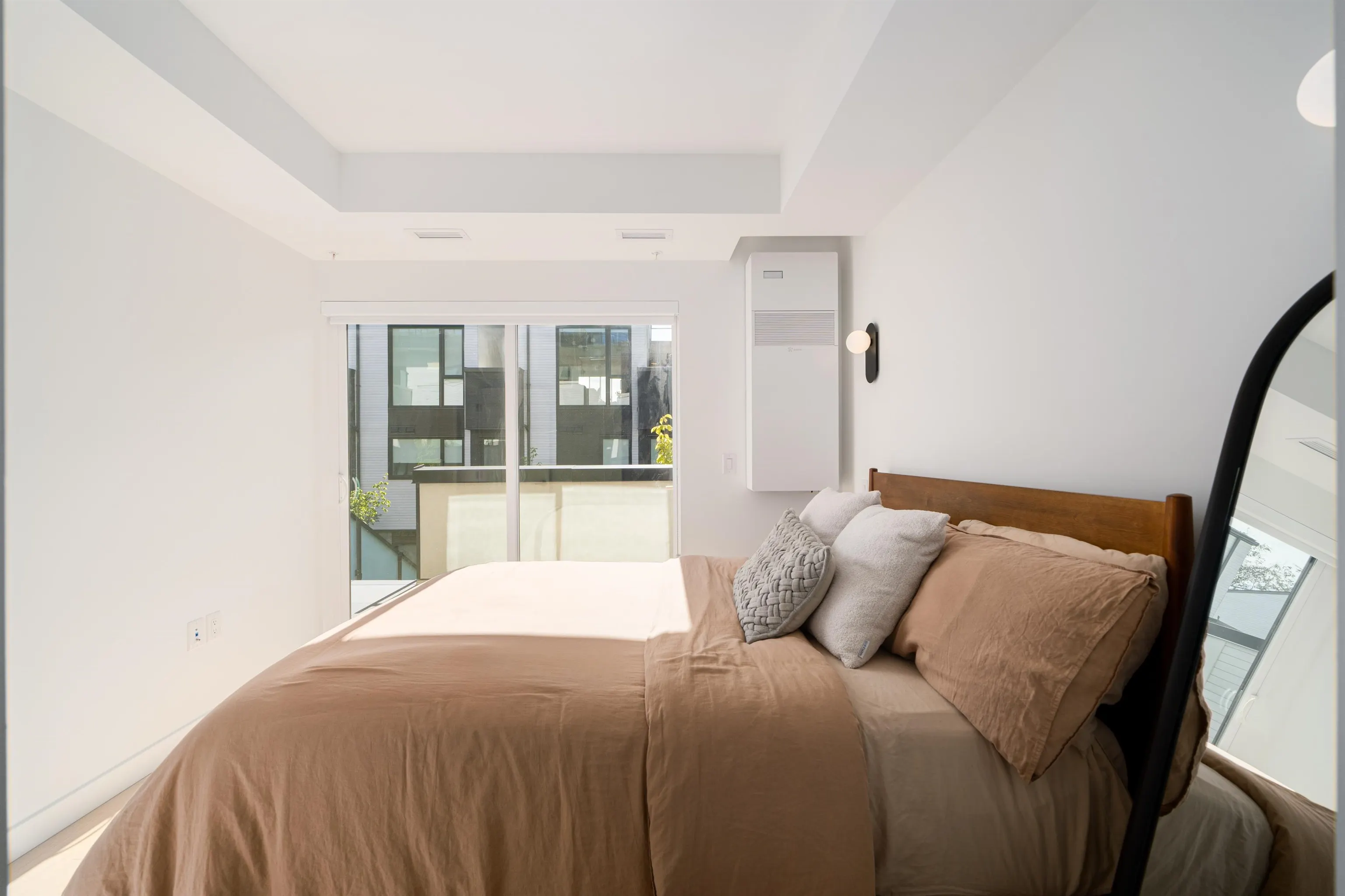 228 650 E 2nd Street