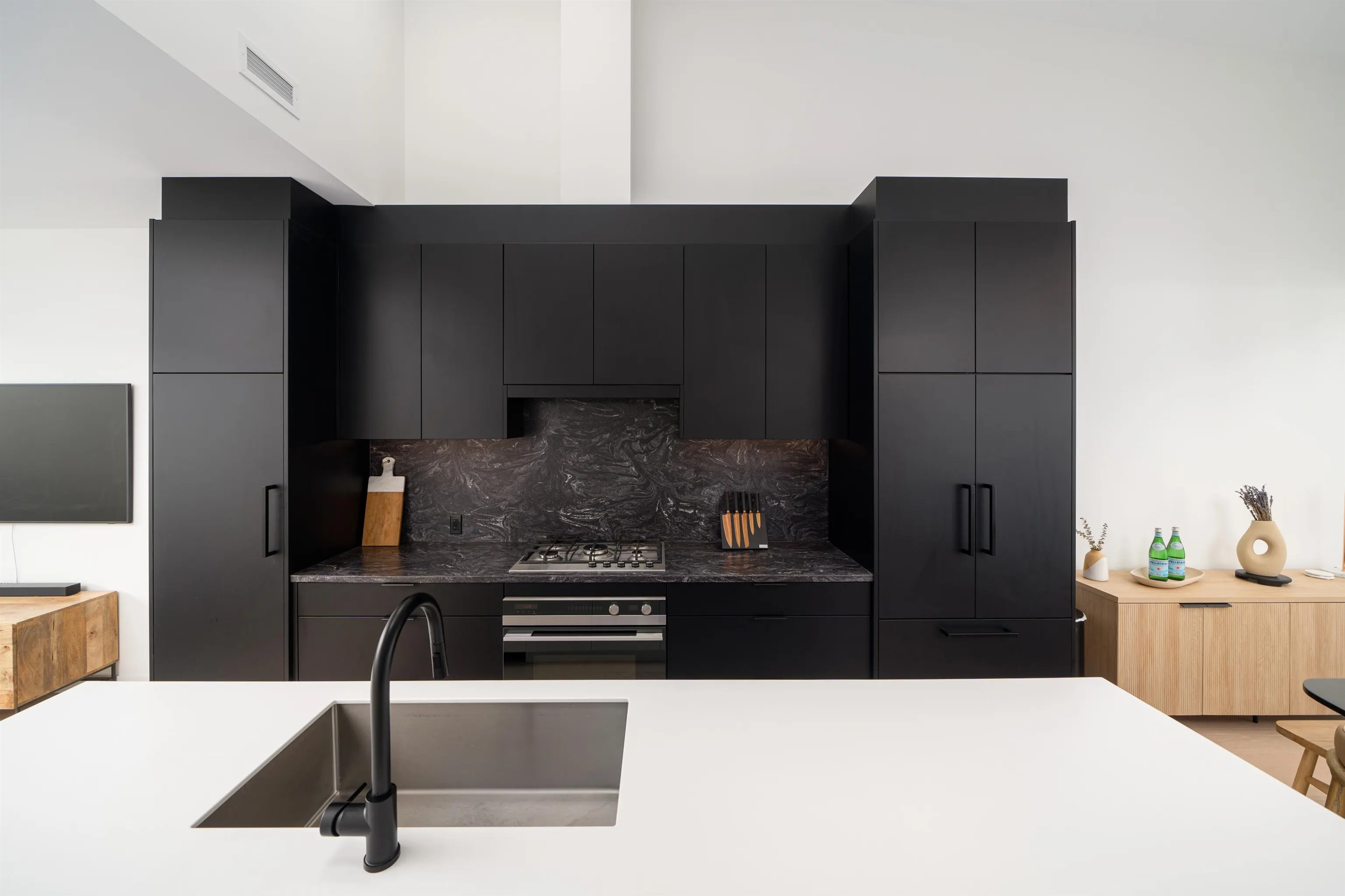 228 650 E 2nd Street