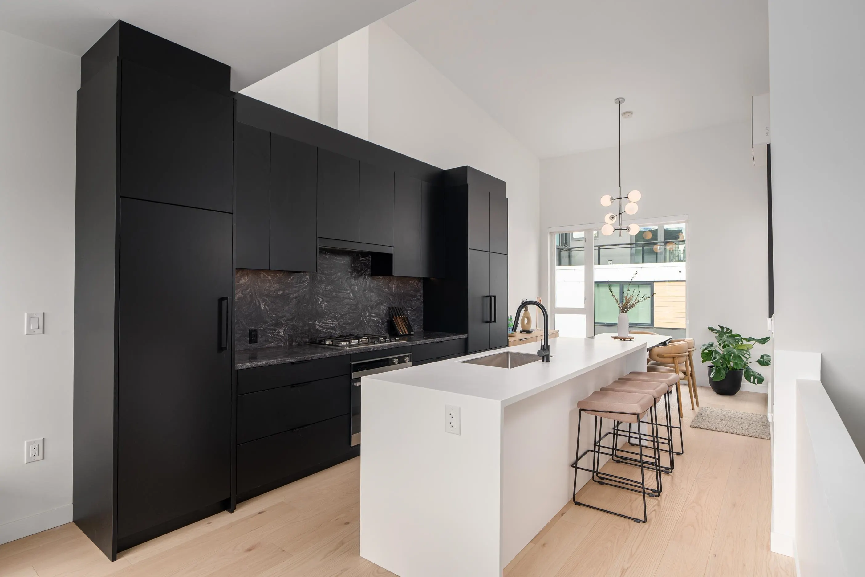 228 650 E 2nd Street