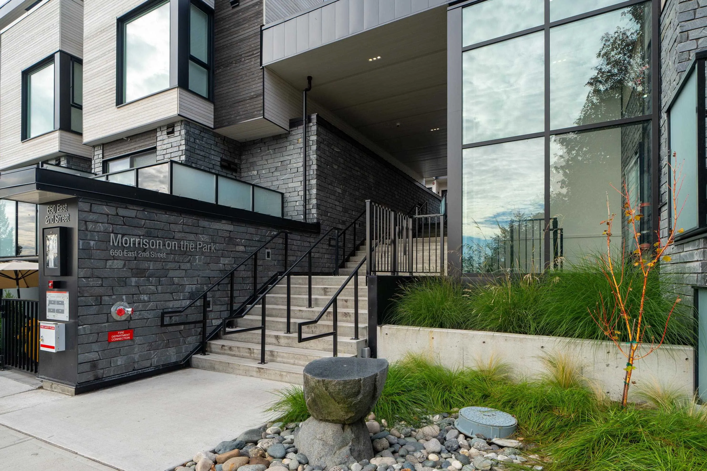 228 650 E 2nd Street