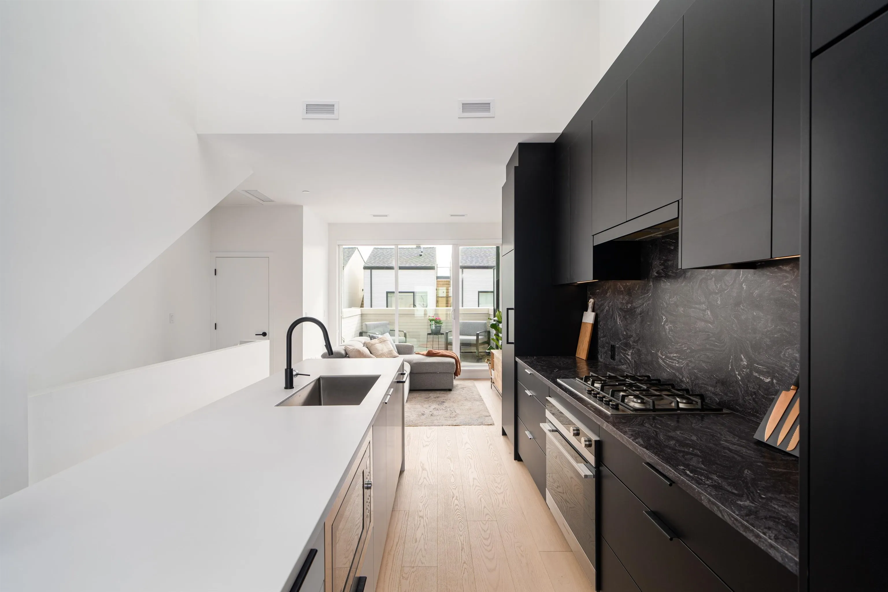 228 650 E 2nd Street